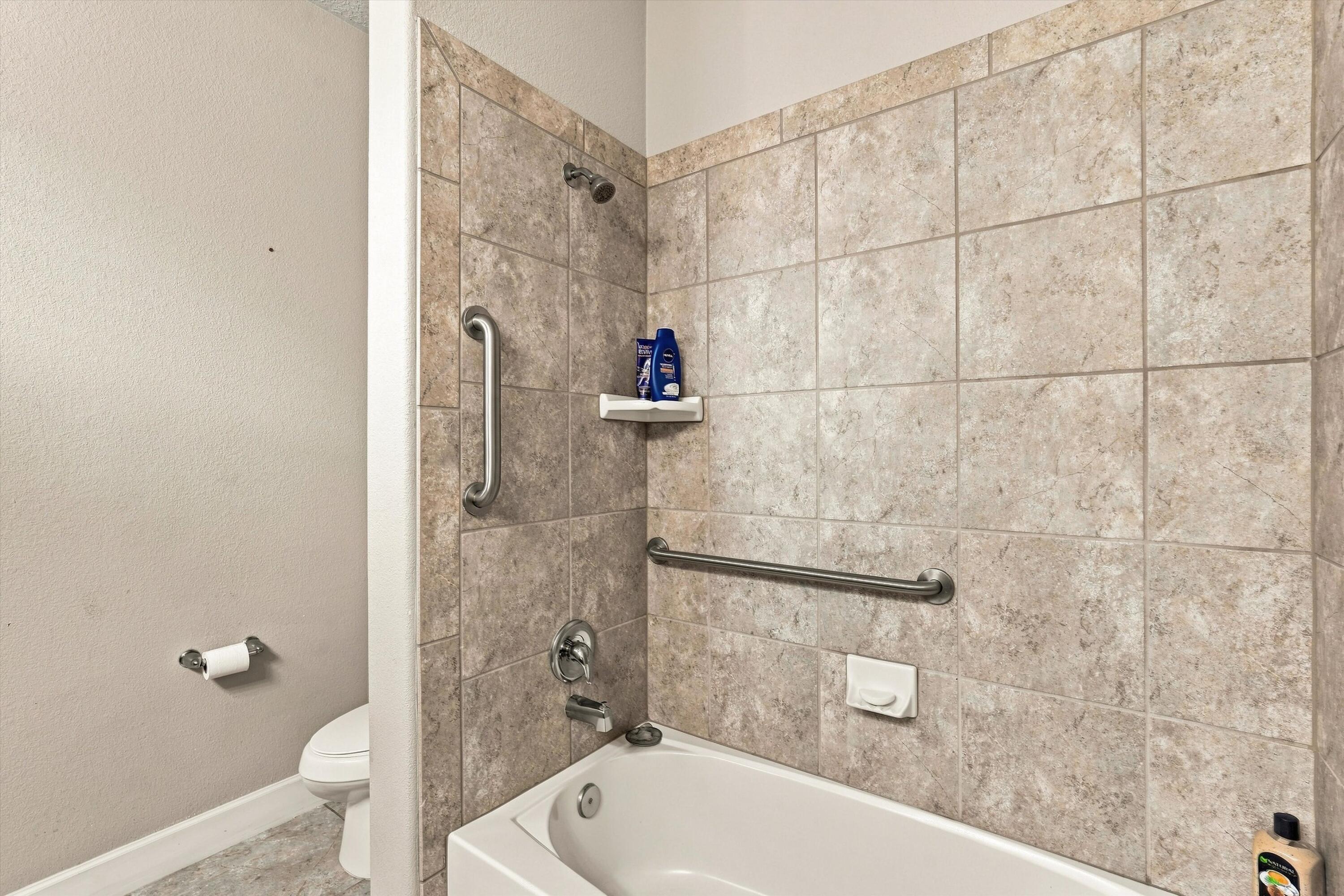 Photo 11 — 1632 Roble Drive SE