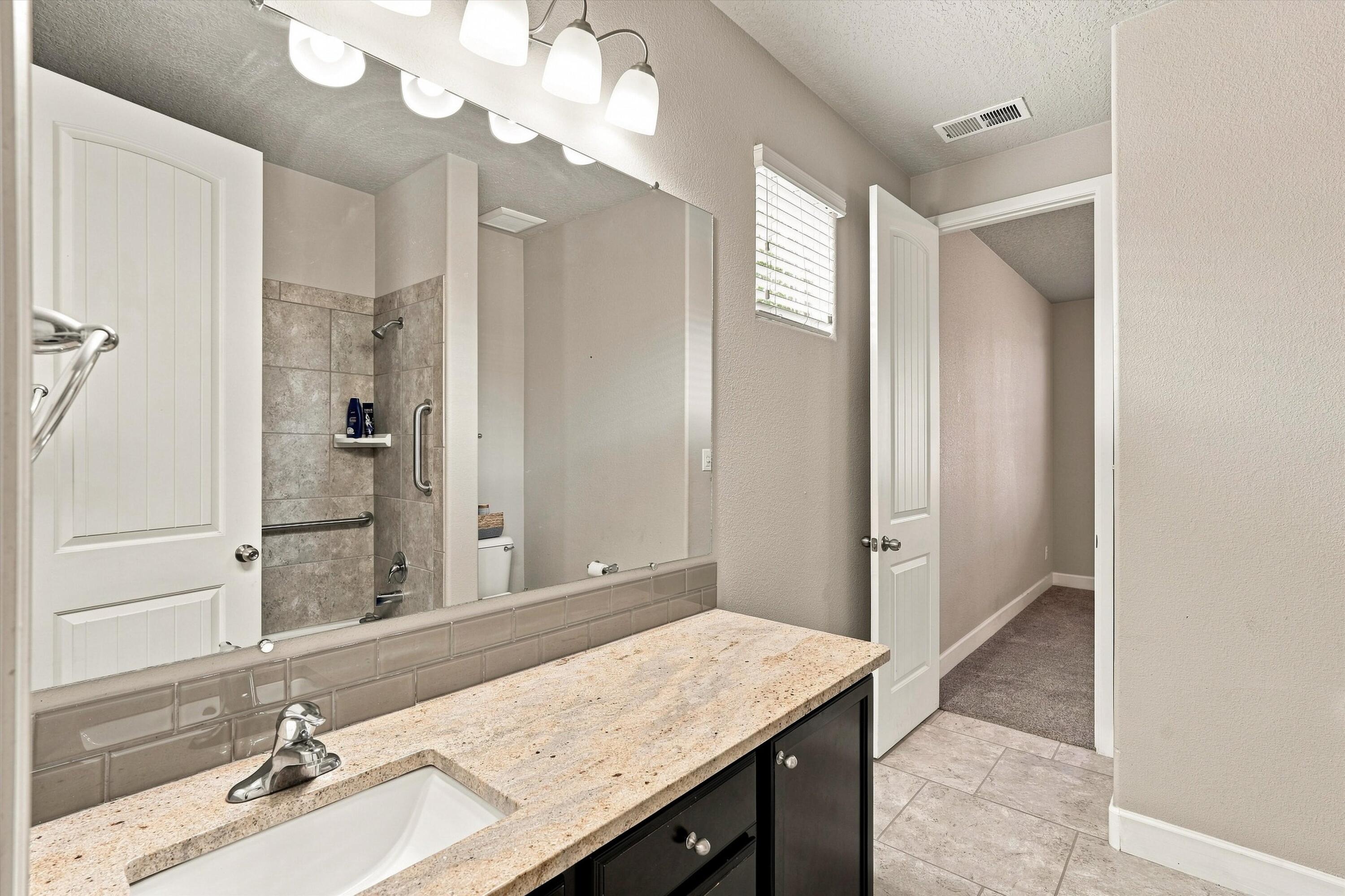Photo 10 — 1632 Roble Drive SE