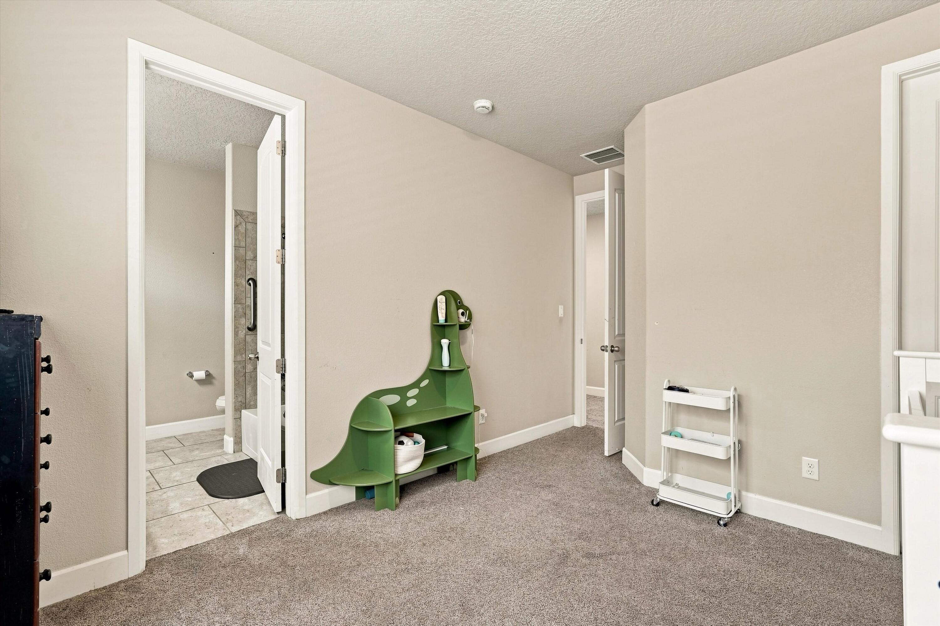 Photo 8 — 1632 Roble Drive SE