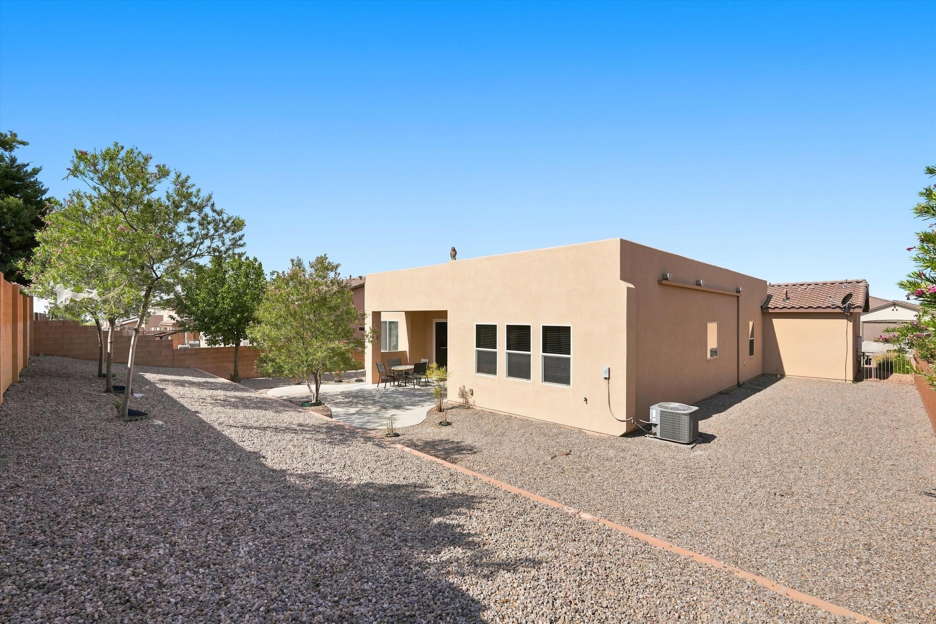 Photo 3 — 1632 Roble Drive SE