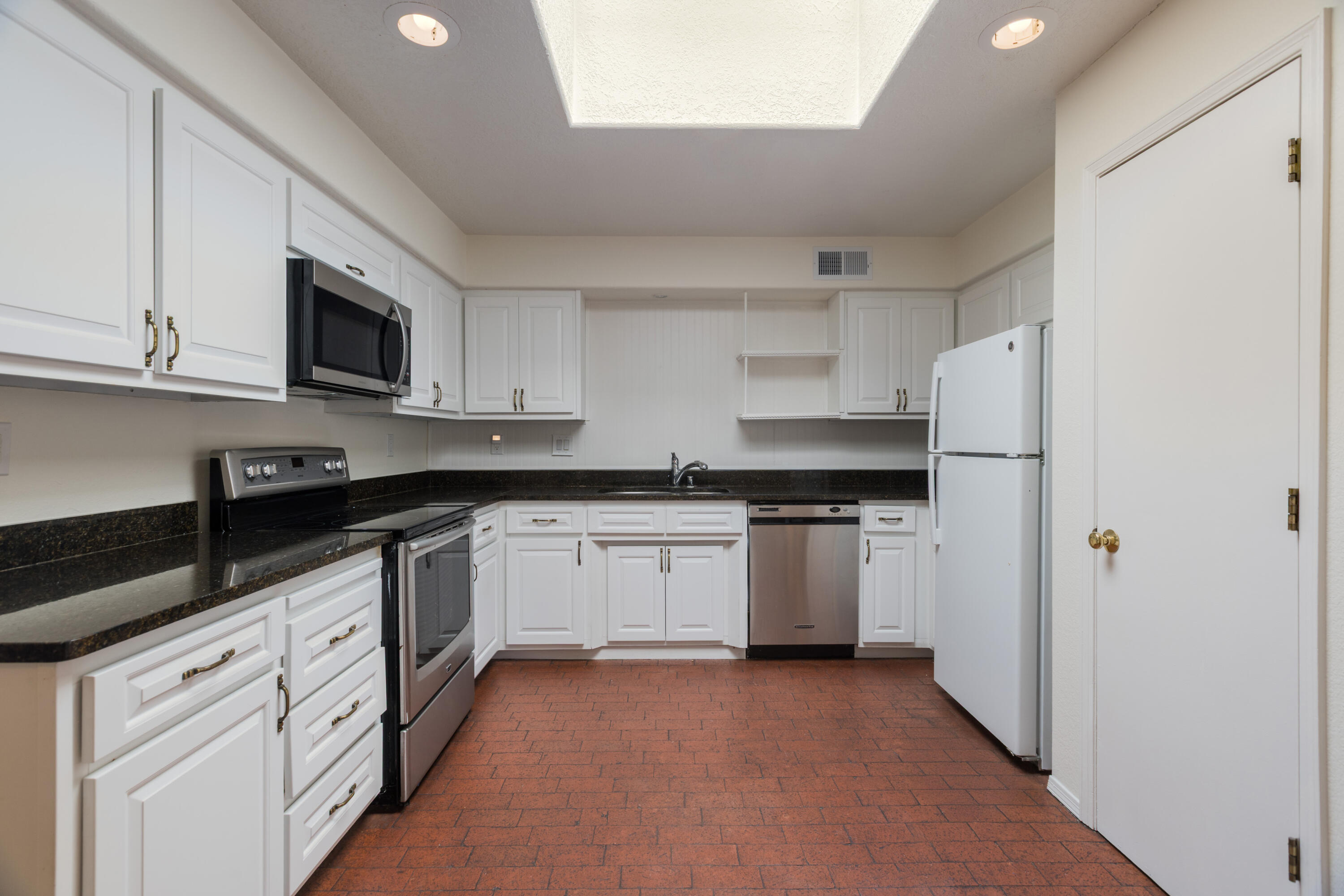 Photo 18 — 2404 Don Pedro NW