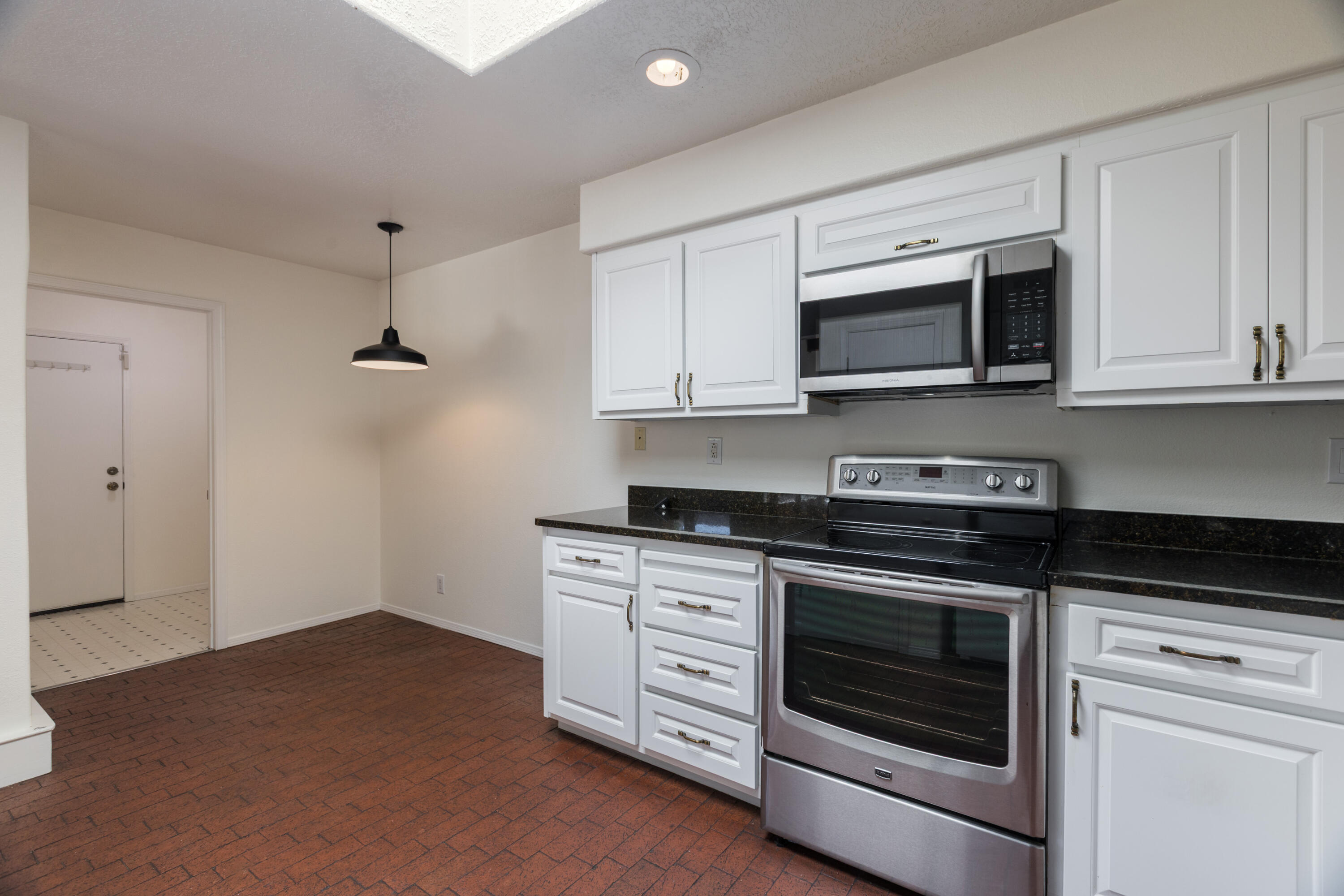 Photo 17 — 2404 Don Pedro NW