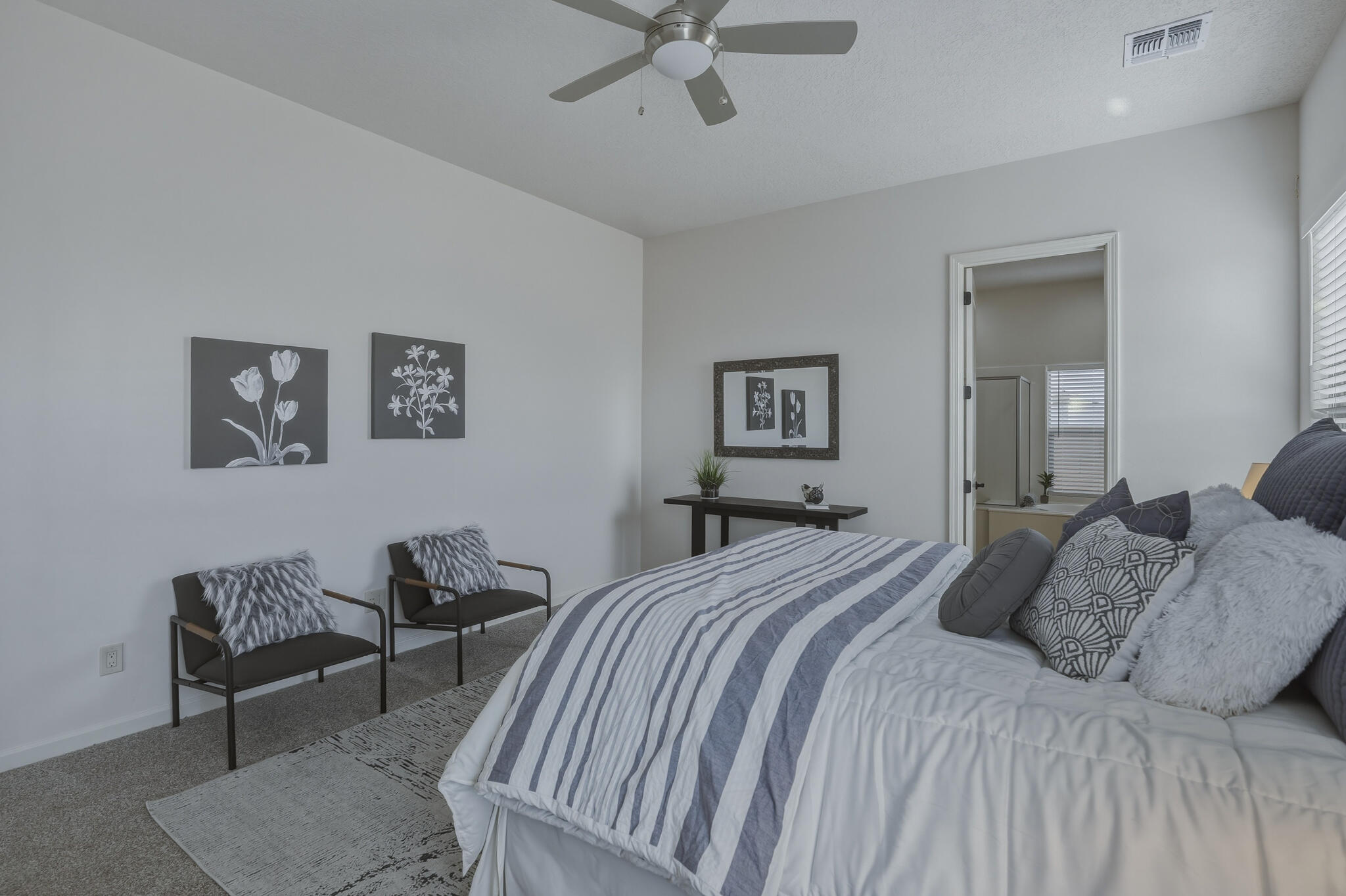 Photo 19 — 9801 Desert Lark Place NE