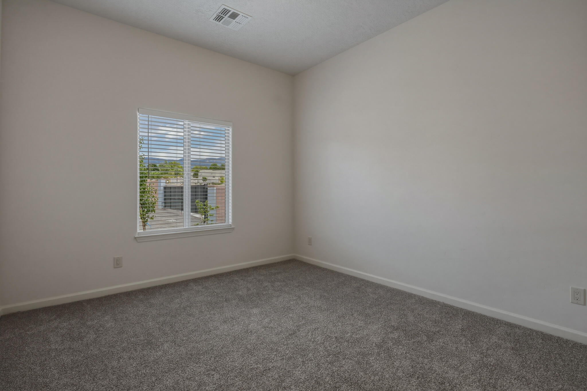 Photo 11 — 9801 Desert Lark Place NE