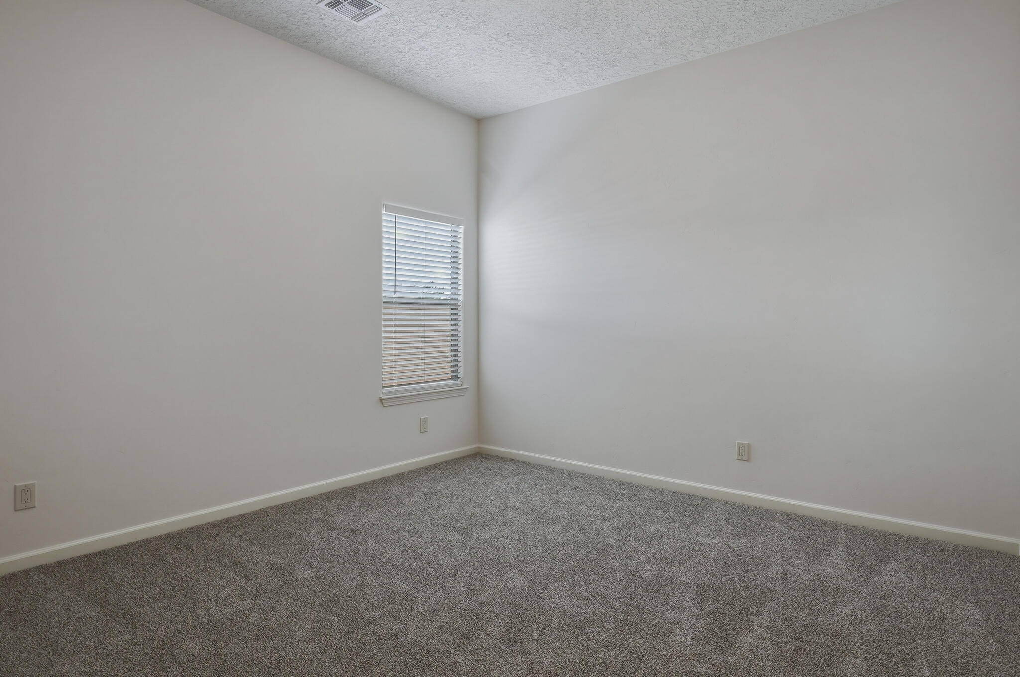 Photo 6 — 9801 Desert Lark Place NE