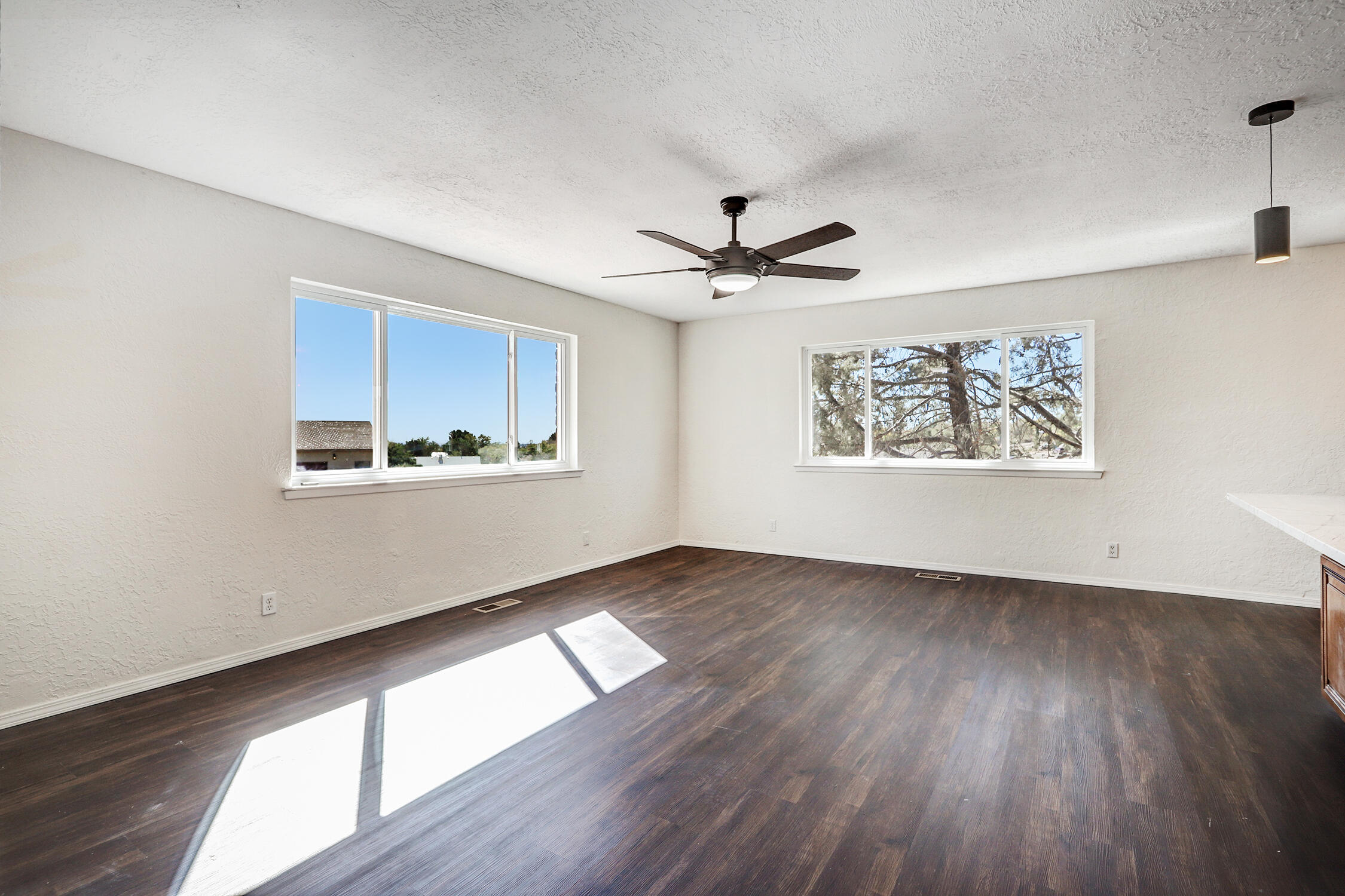 Photo 2 — 565 Lisbon Avenue SE