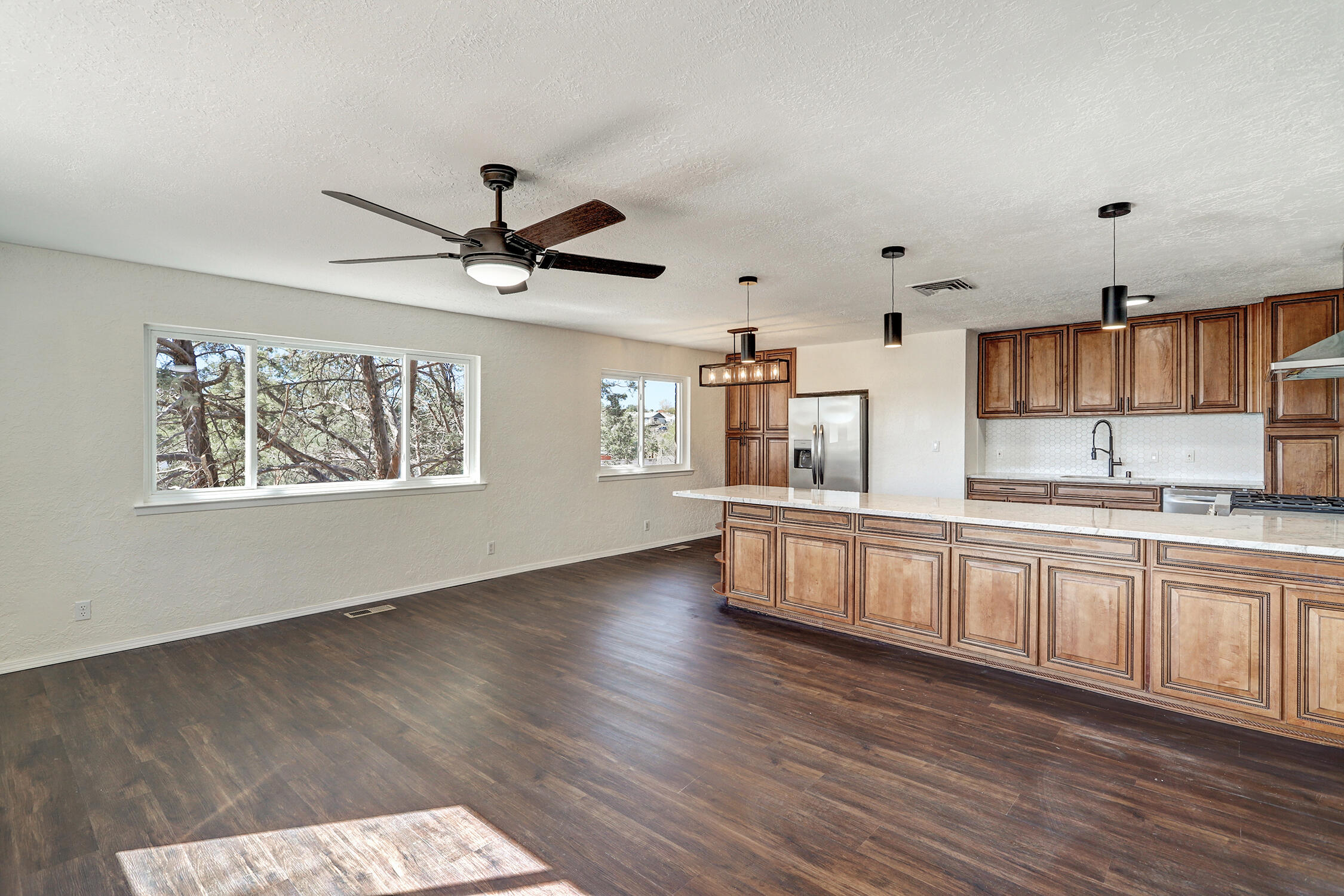 Photo 3 — 565 Lisbon Avenue SE