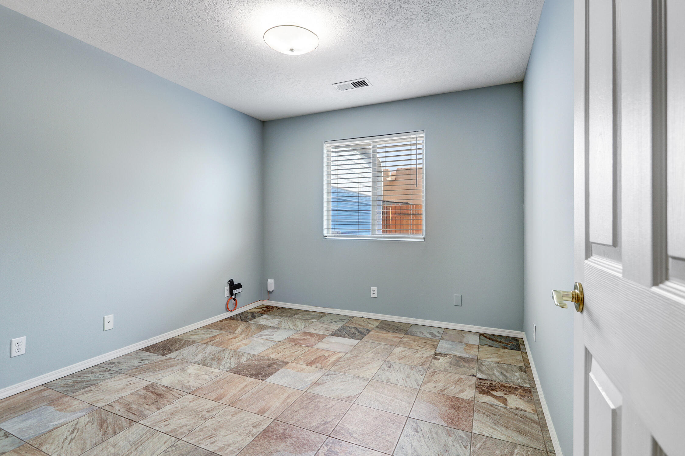 Photo 4 — 2190 Monterrey Road NE