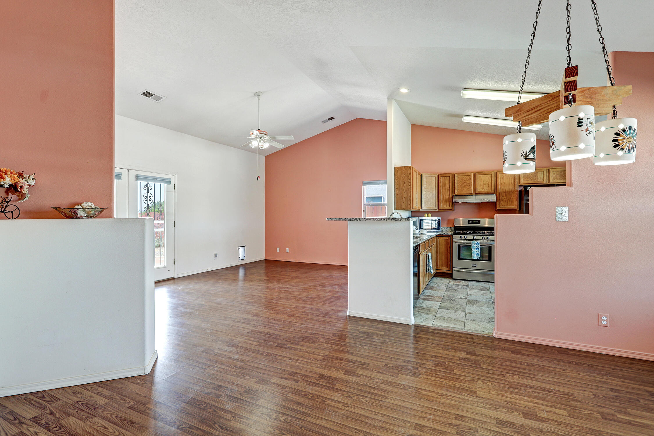 Photo 13 — 2190 Monterrey Road NE
