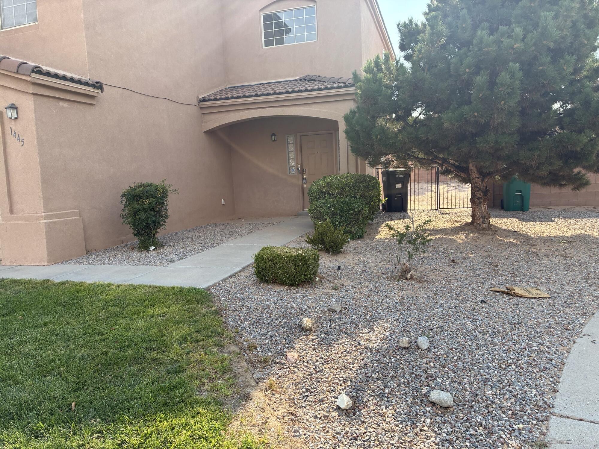 Photo 18 — 1445 Isleta Court NE