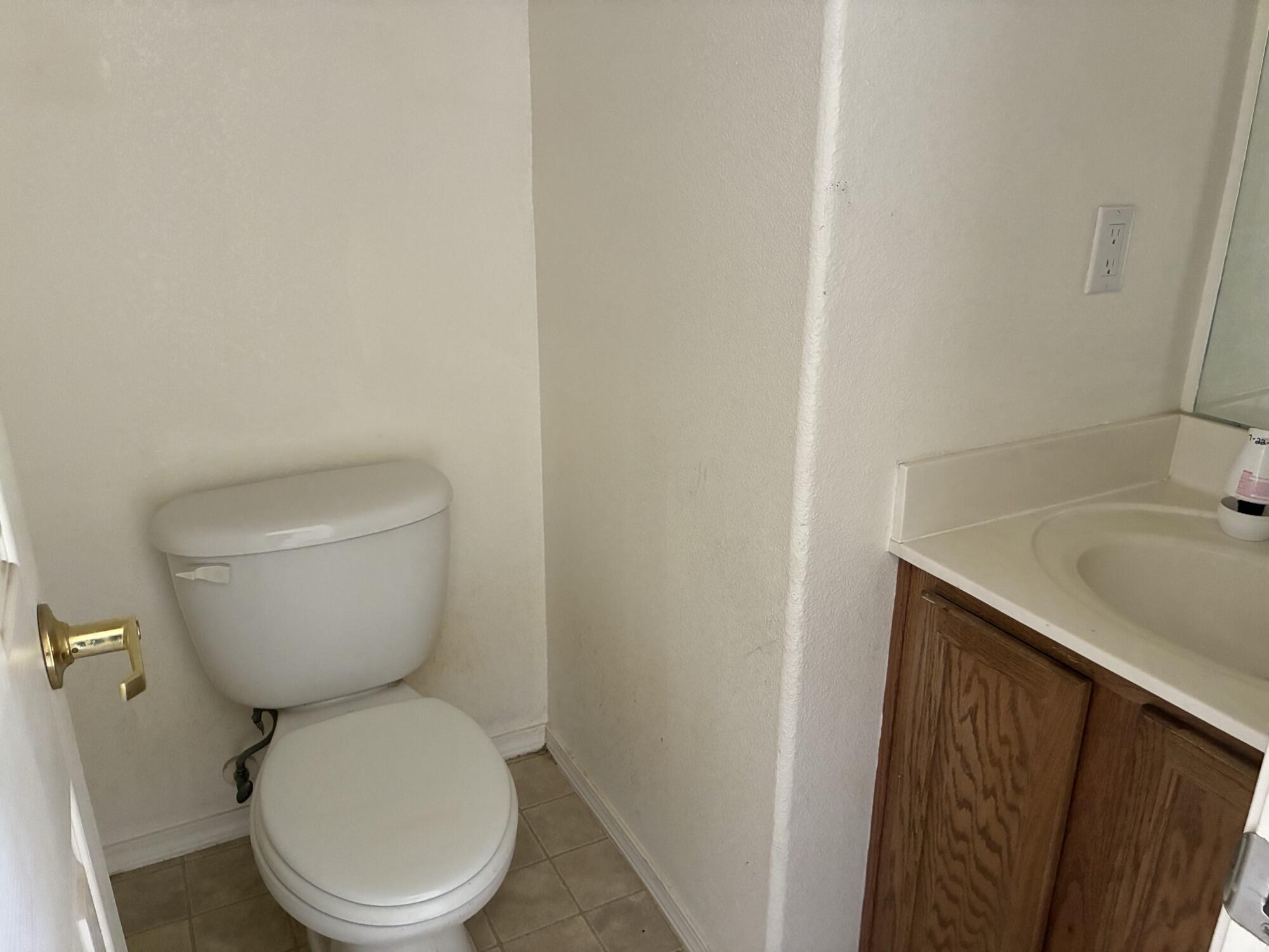 Photo 2 — 1445 Isleta Court NE