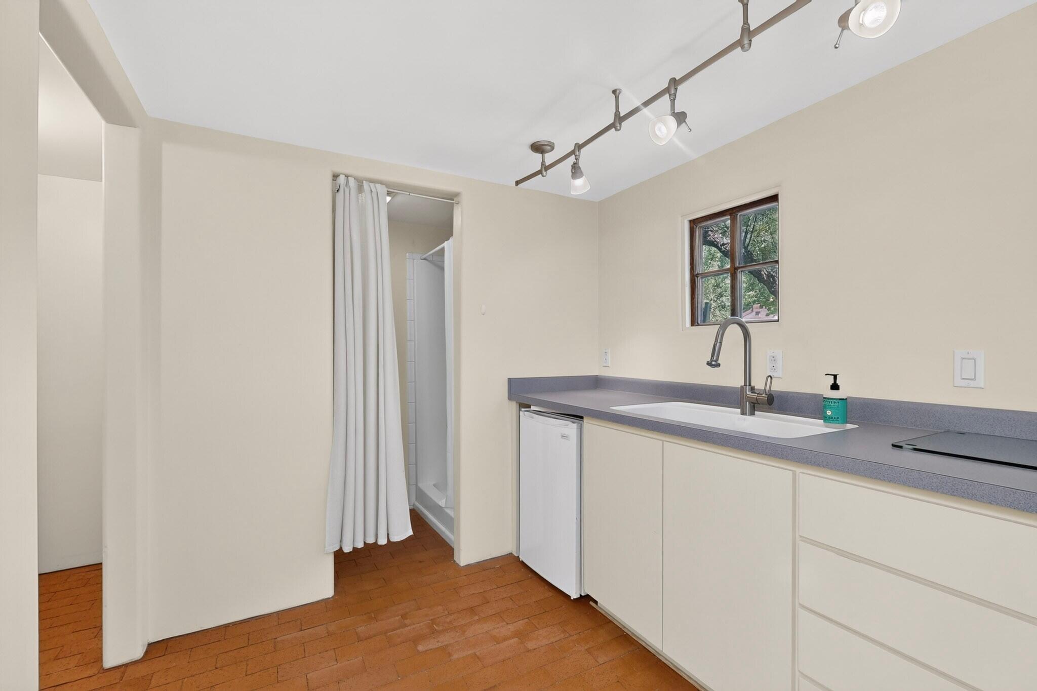 Photo 11 — 309 Carlisle Boulevard NE