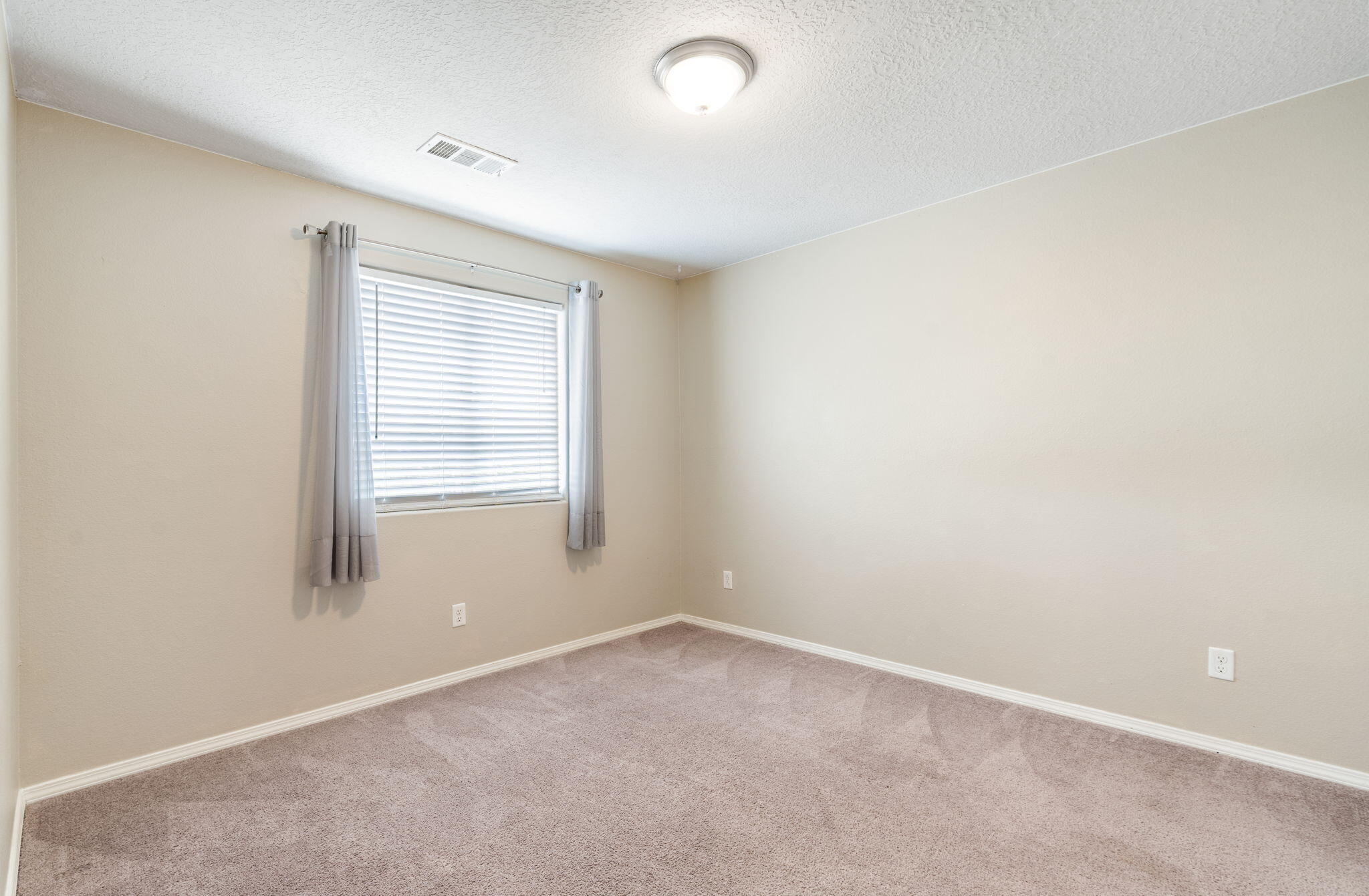 Photo 10 — 1014 El Prado Street NW