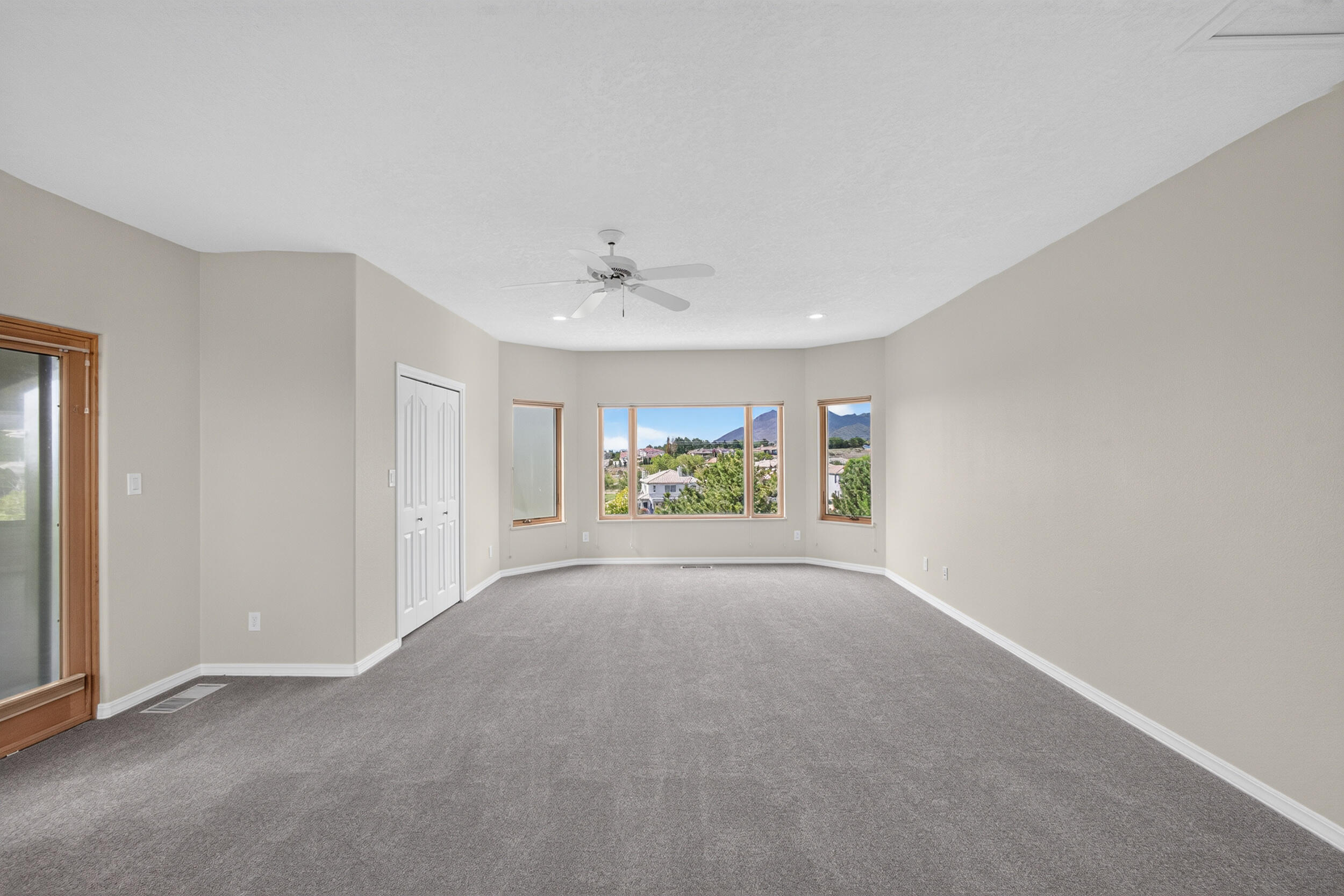 Photo 3 — 11127 Inverness Court NE