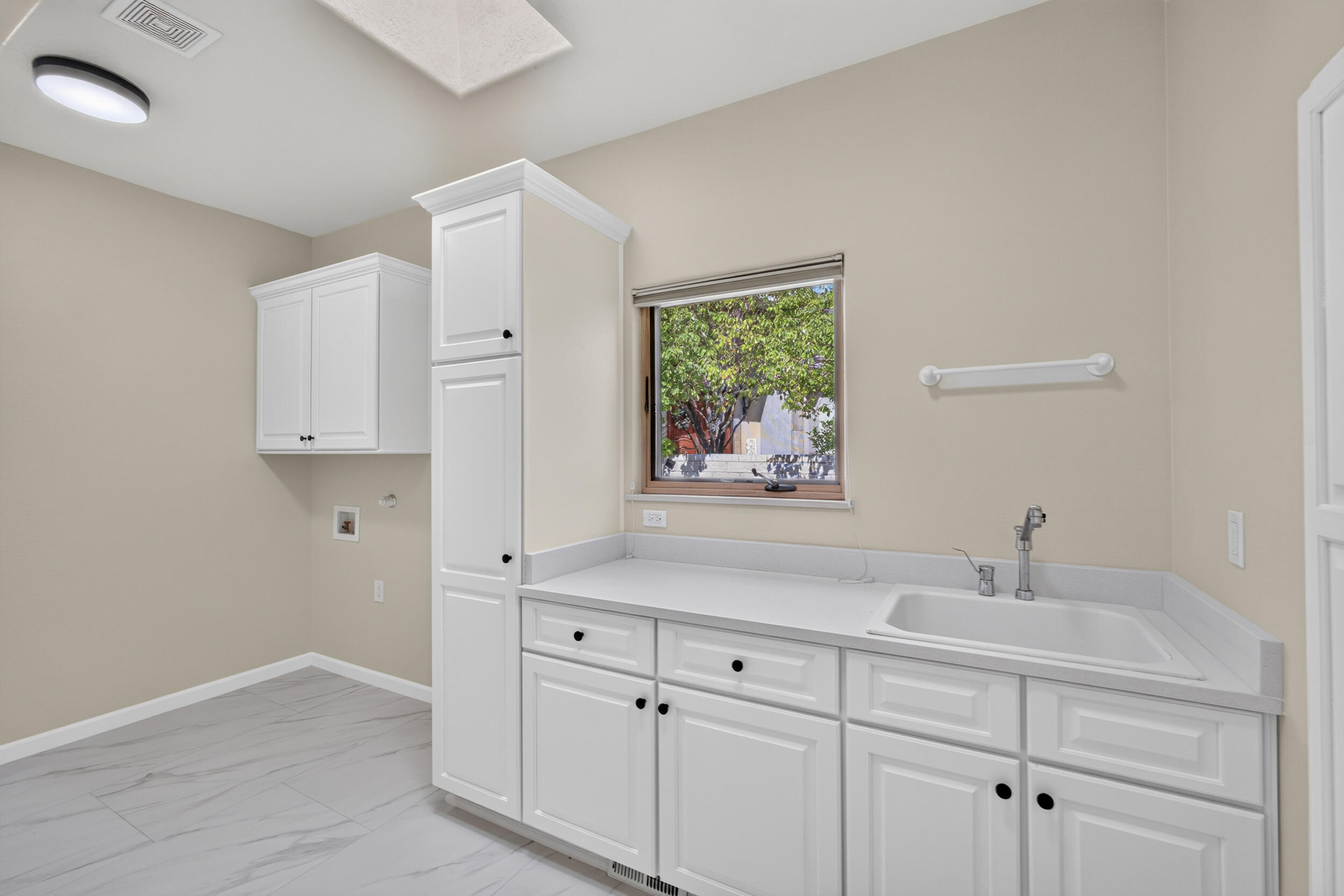 Photo 17 — 11127 Inverness Court NE