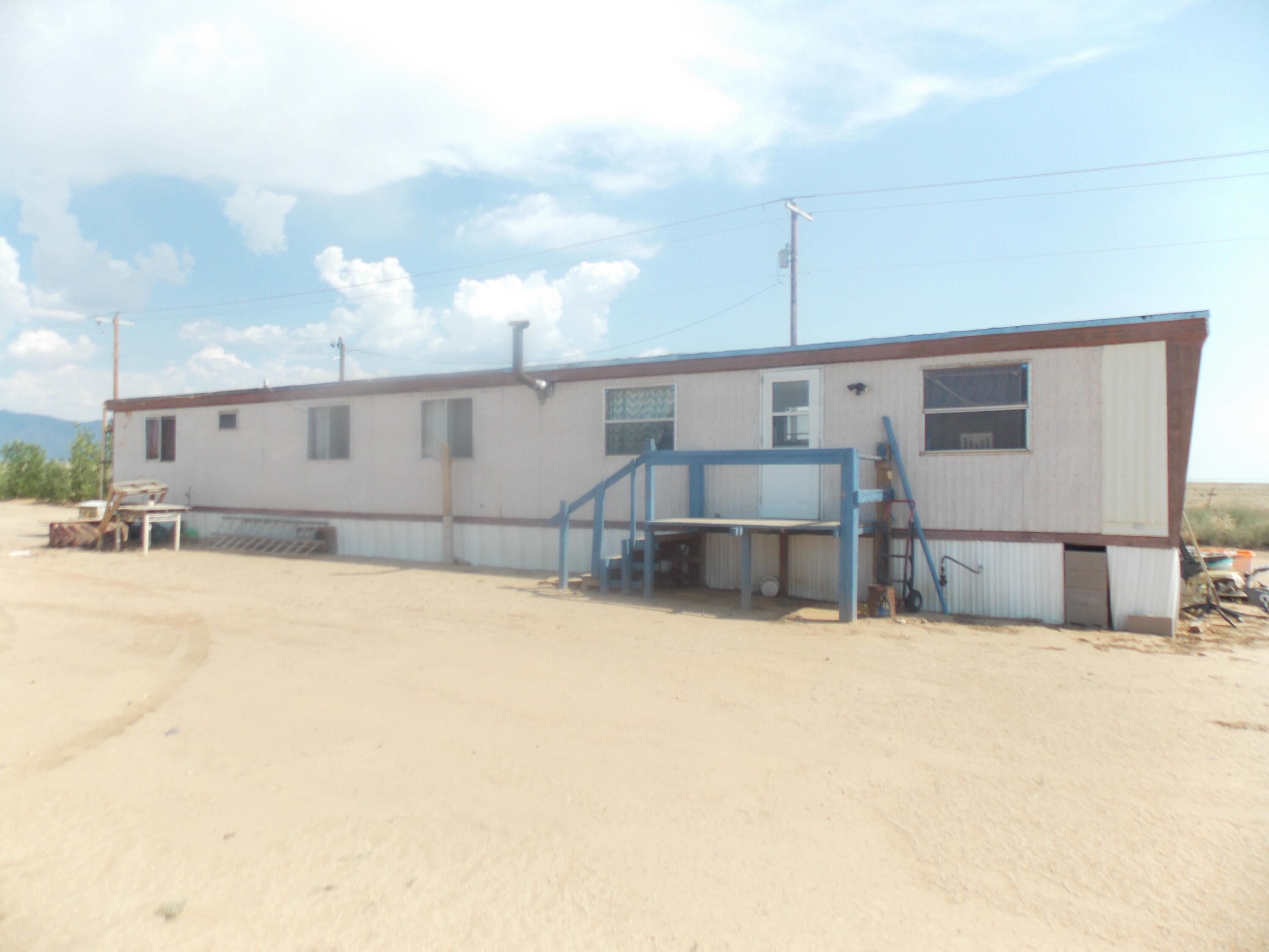 442 Meadowlake Road, Los Lunas, NM 87031