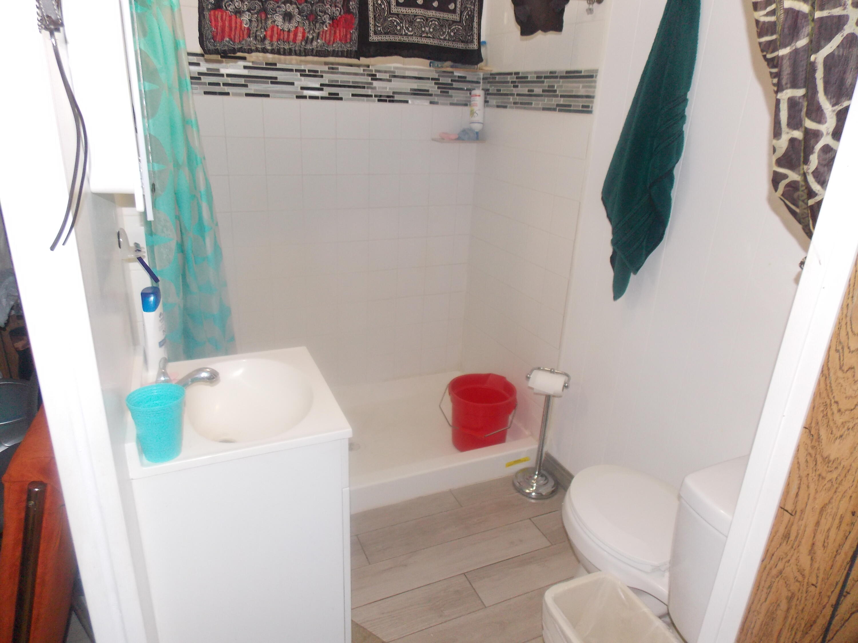 Photo 14 — 442 Meadowlake Road