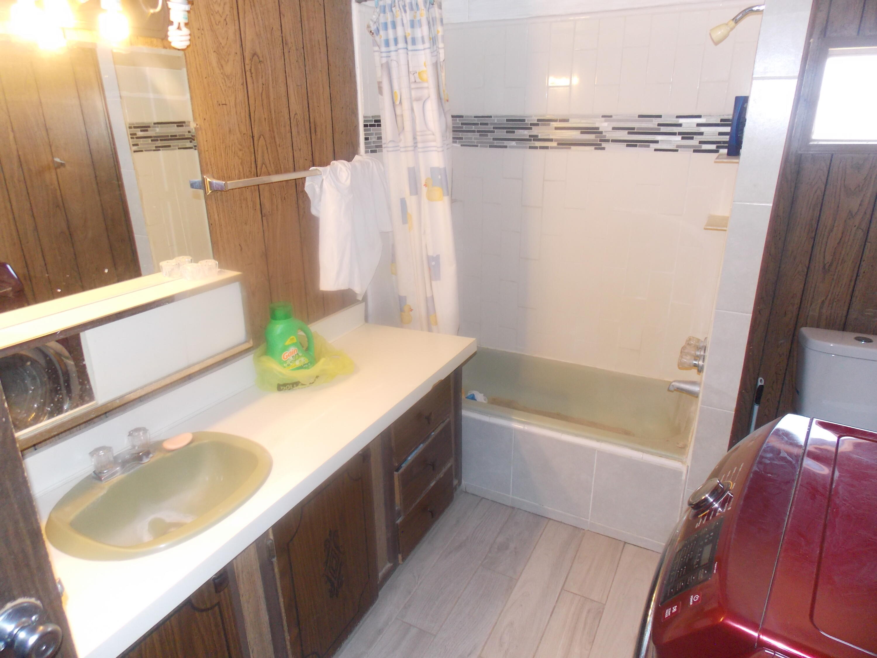 Photo 11 — 442 Meadowlake Road