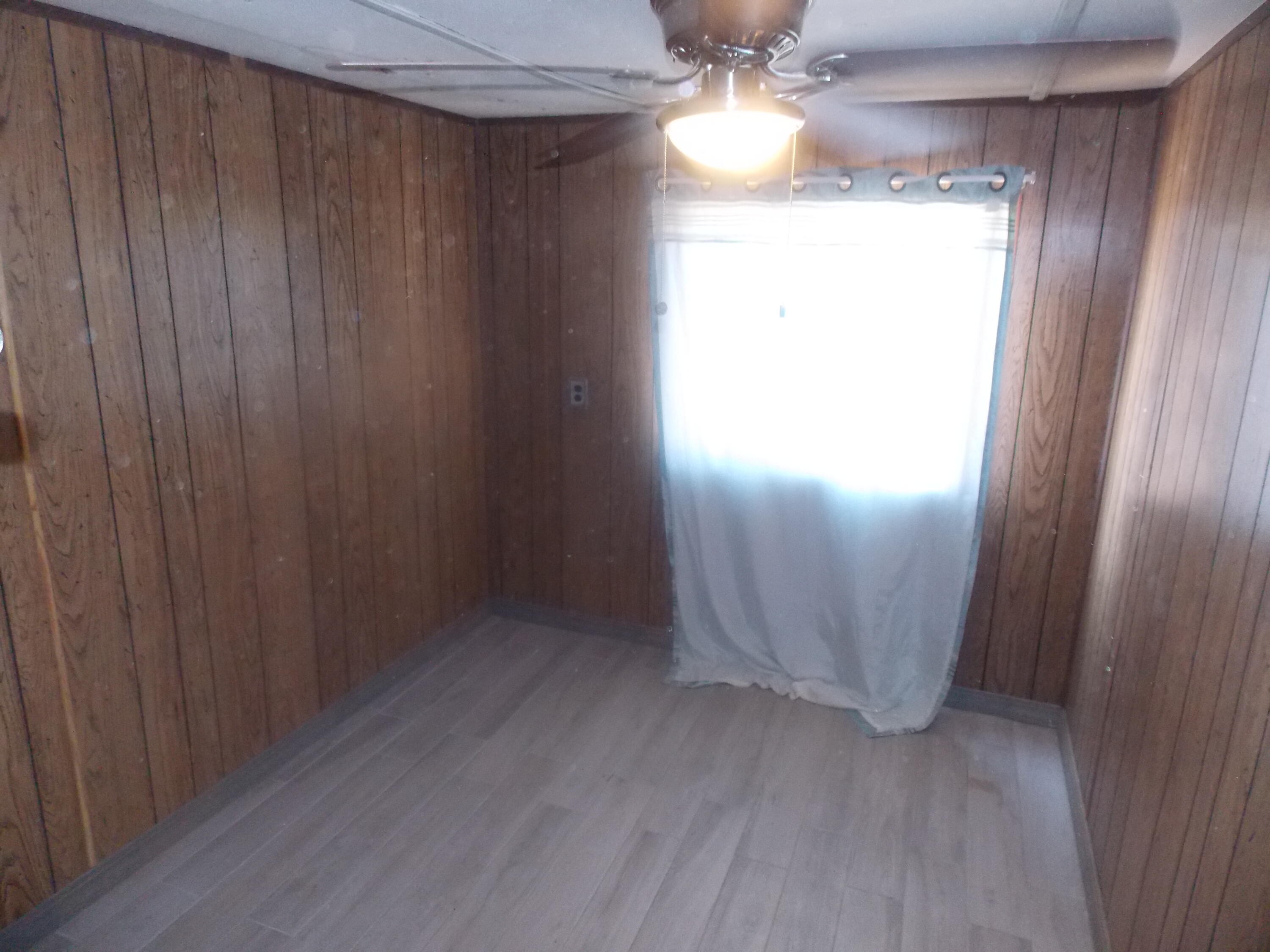 Photo 9 — 442 Meadowlake Road