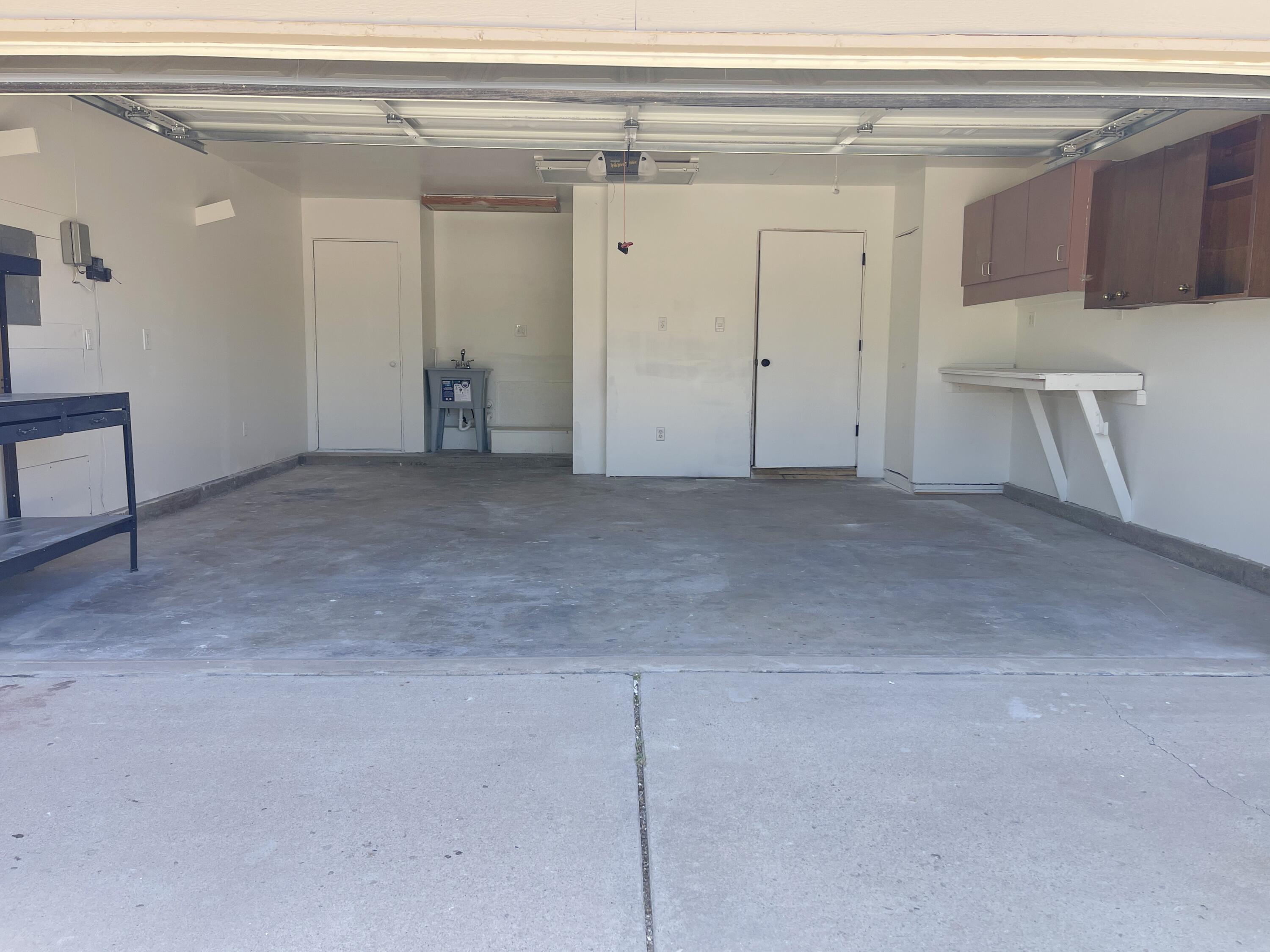 Photo 10 — 748 Saratoga Drive NE