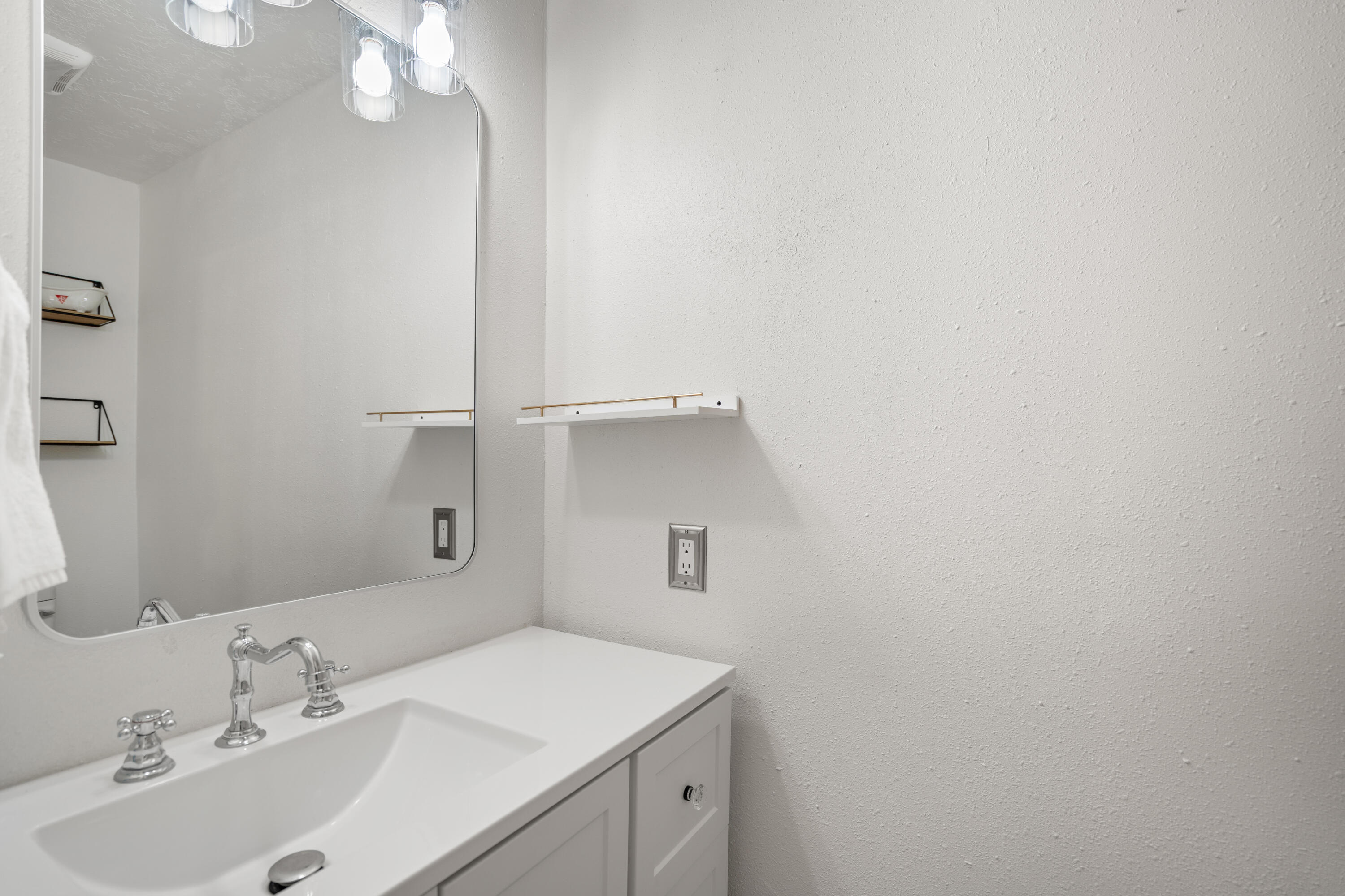 Photo 10 — 2617 Mary Ellen Street NE