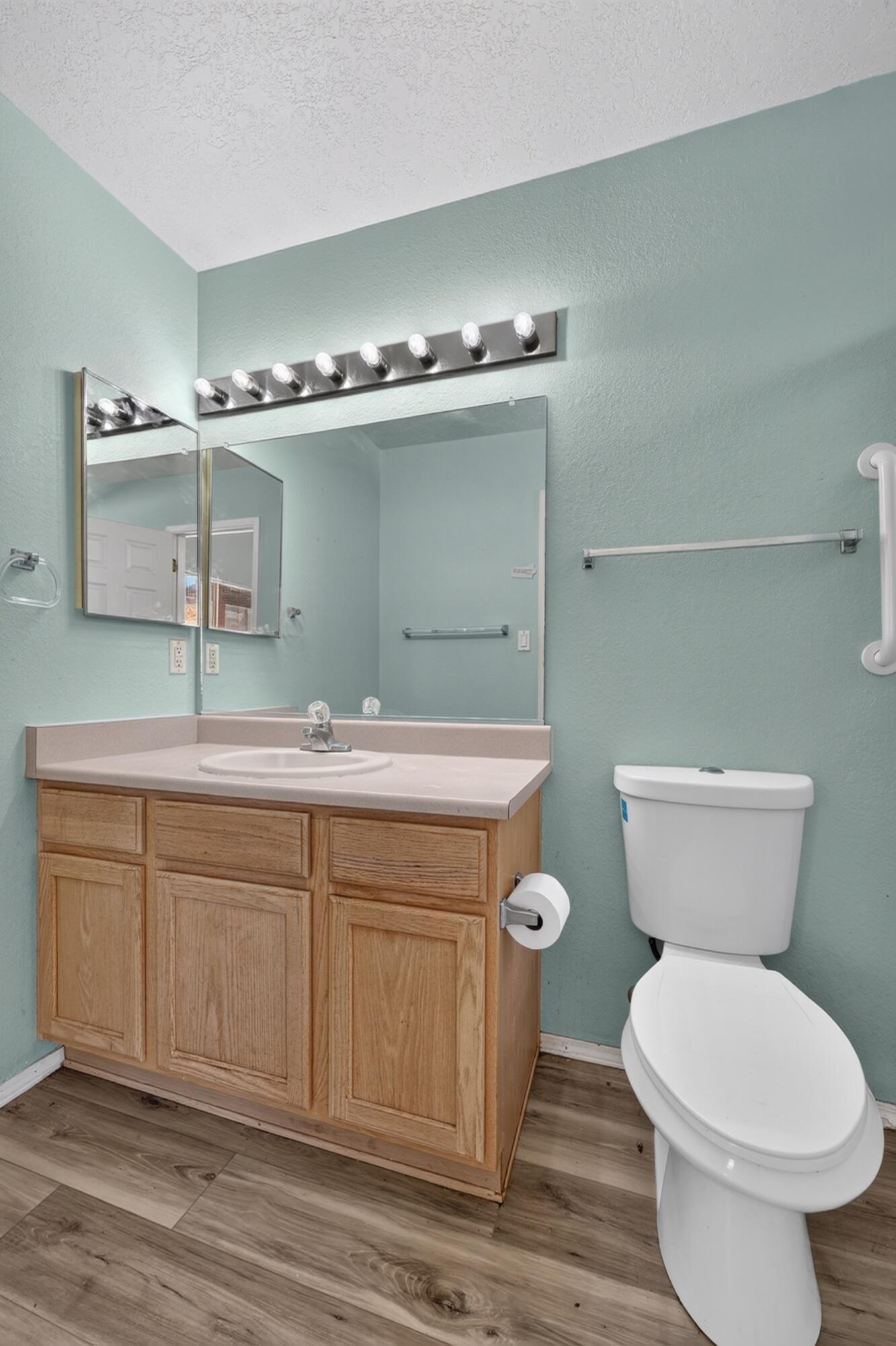 Photo 2 — 4427 Barrett Avenue NW