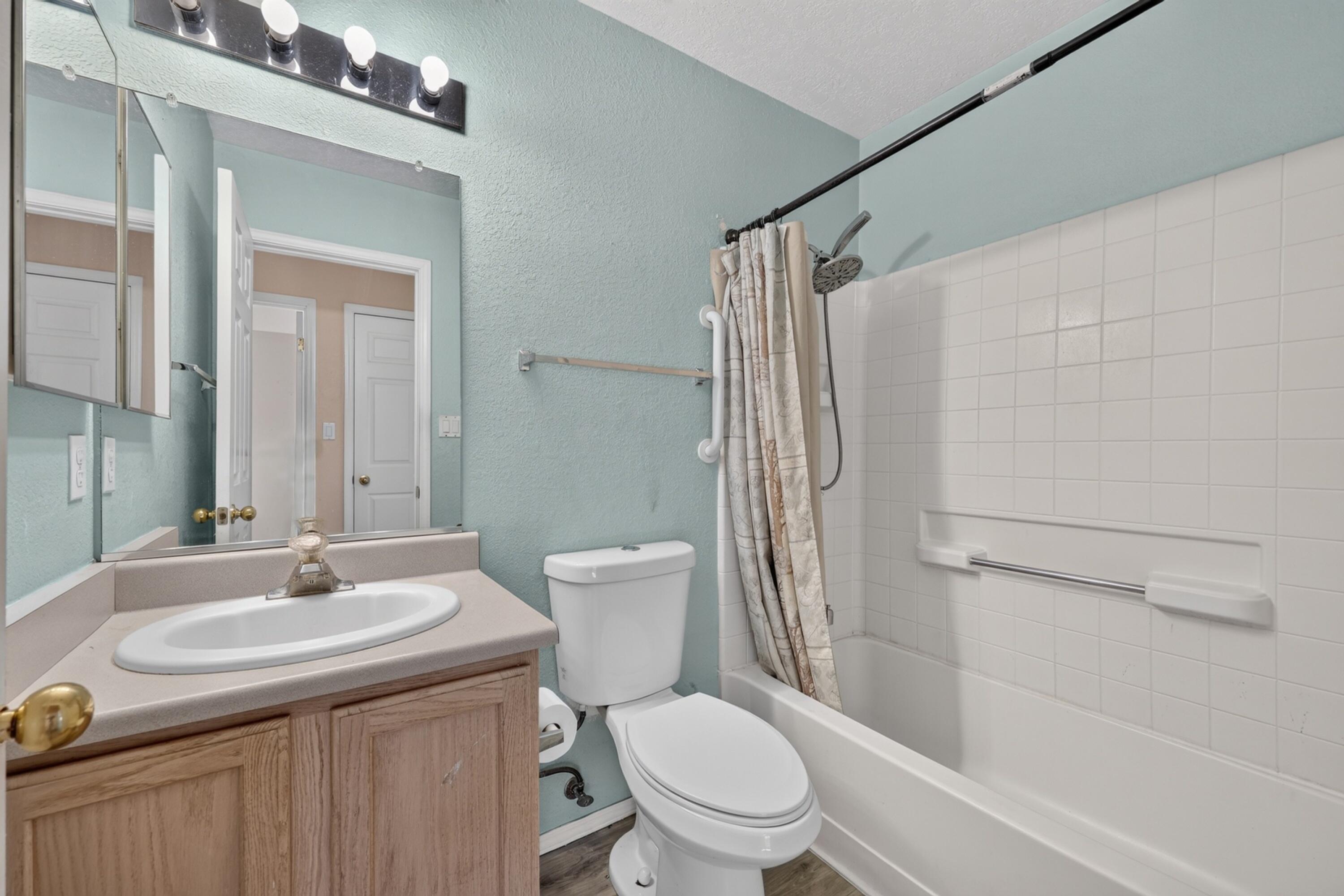 Photo 7 — 4427 Barrett Avenue NW