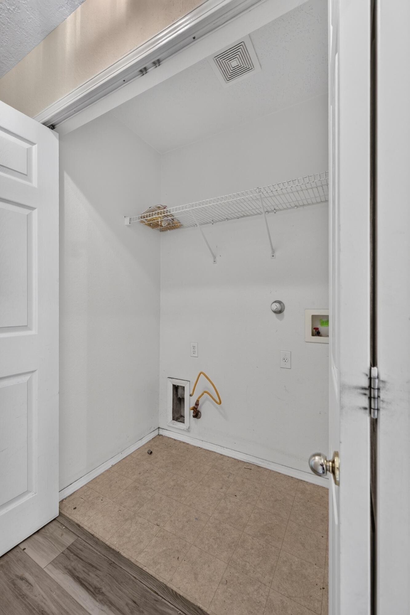 Photo 10 — 4427 Barrett Avenue NW