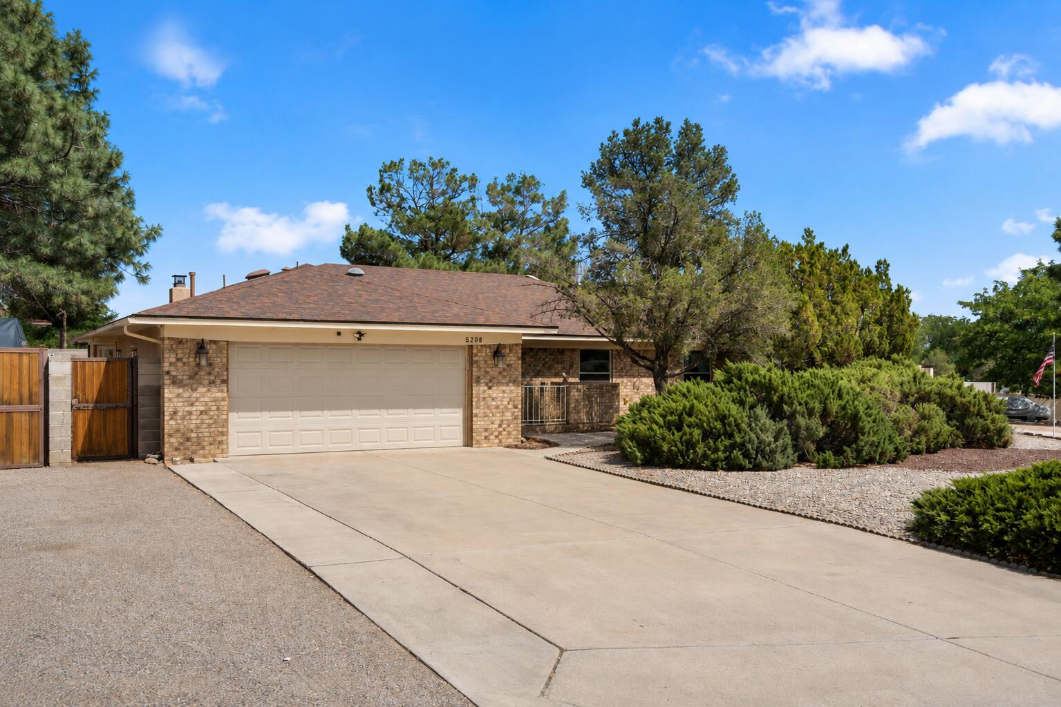 5208 Russell Drive NW, Albuquerque, NM 87114