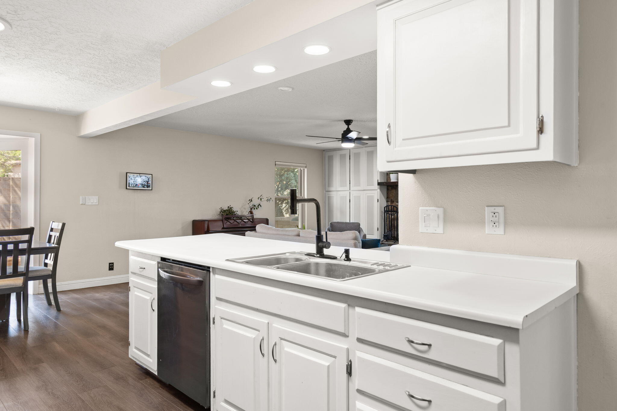 Photo 3 — 5208 Russell Drive NW