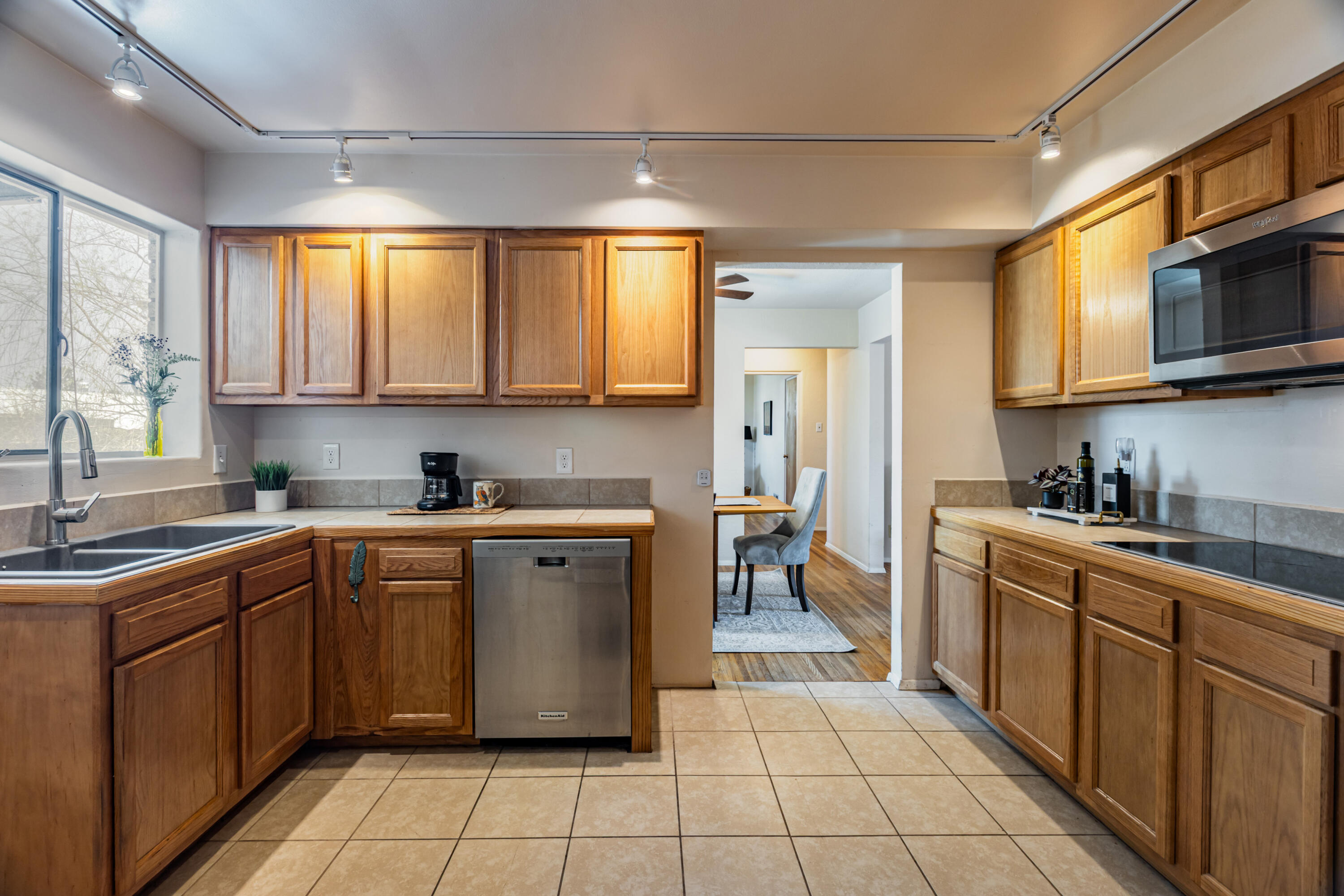Photo 17 — 507 Alvarado Drive NE