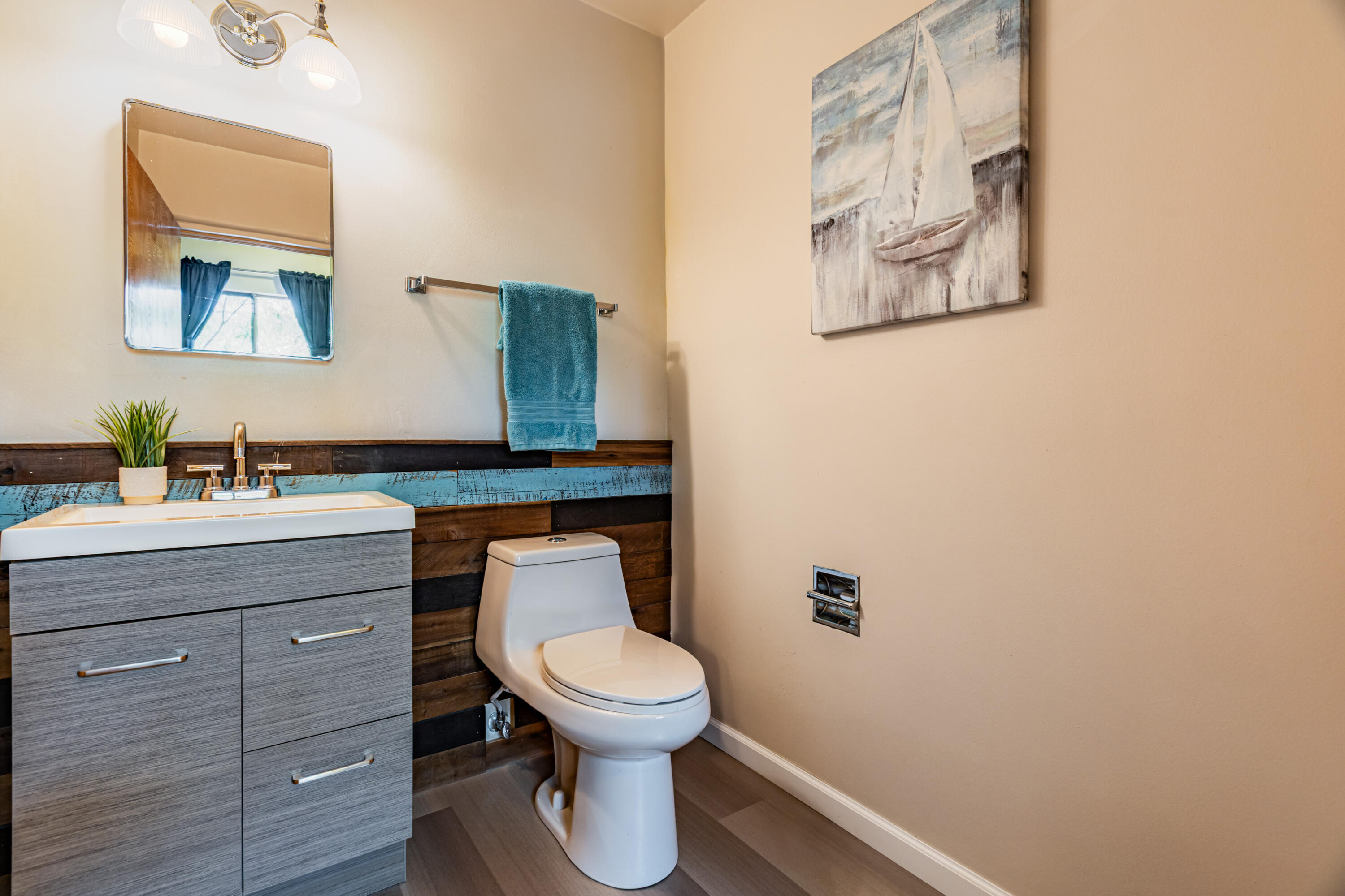 Photo 13 — 507 Alvarado Drive NE