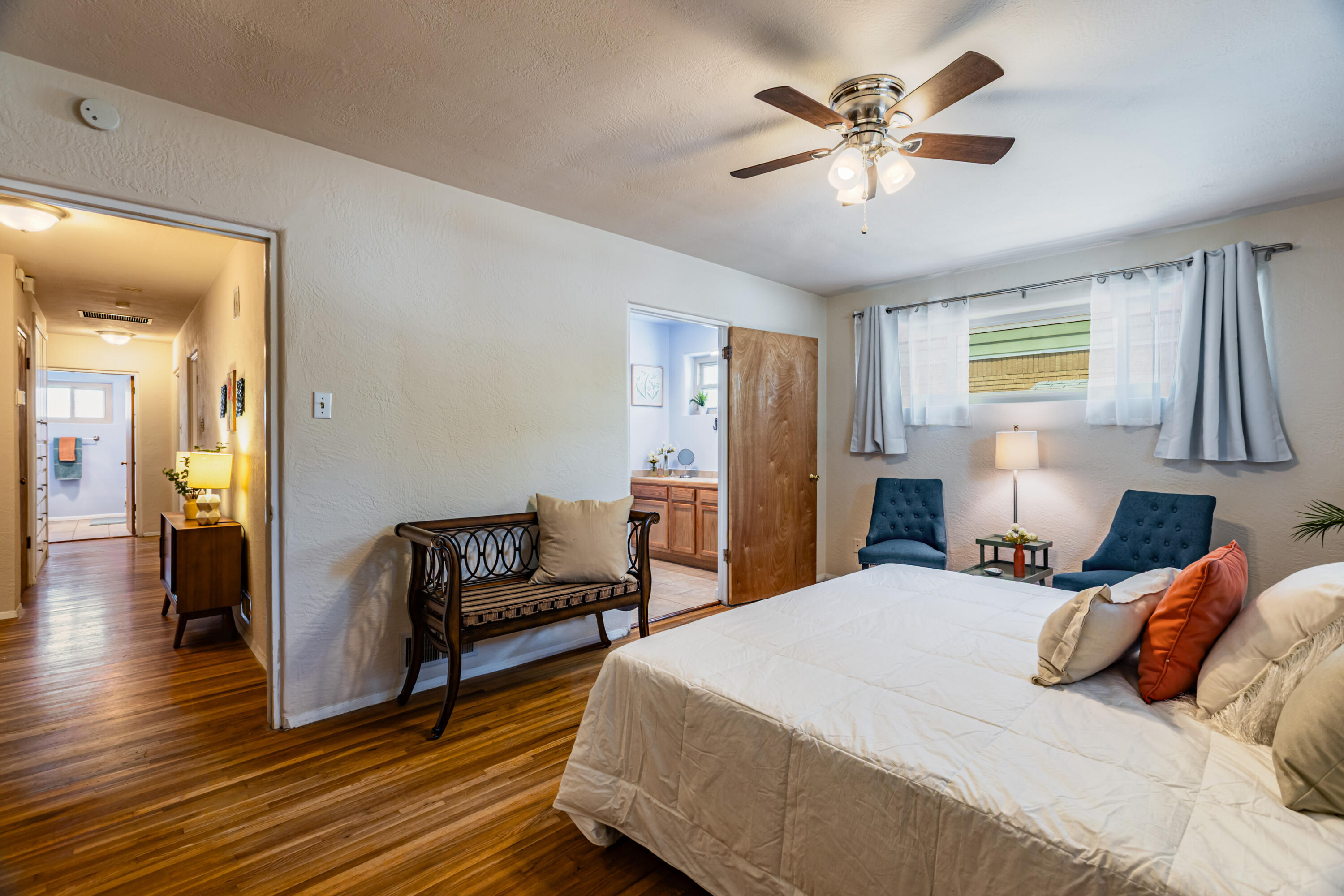 Photo 11 — 507 Alvarado Drive NE