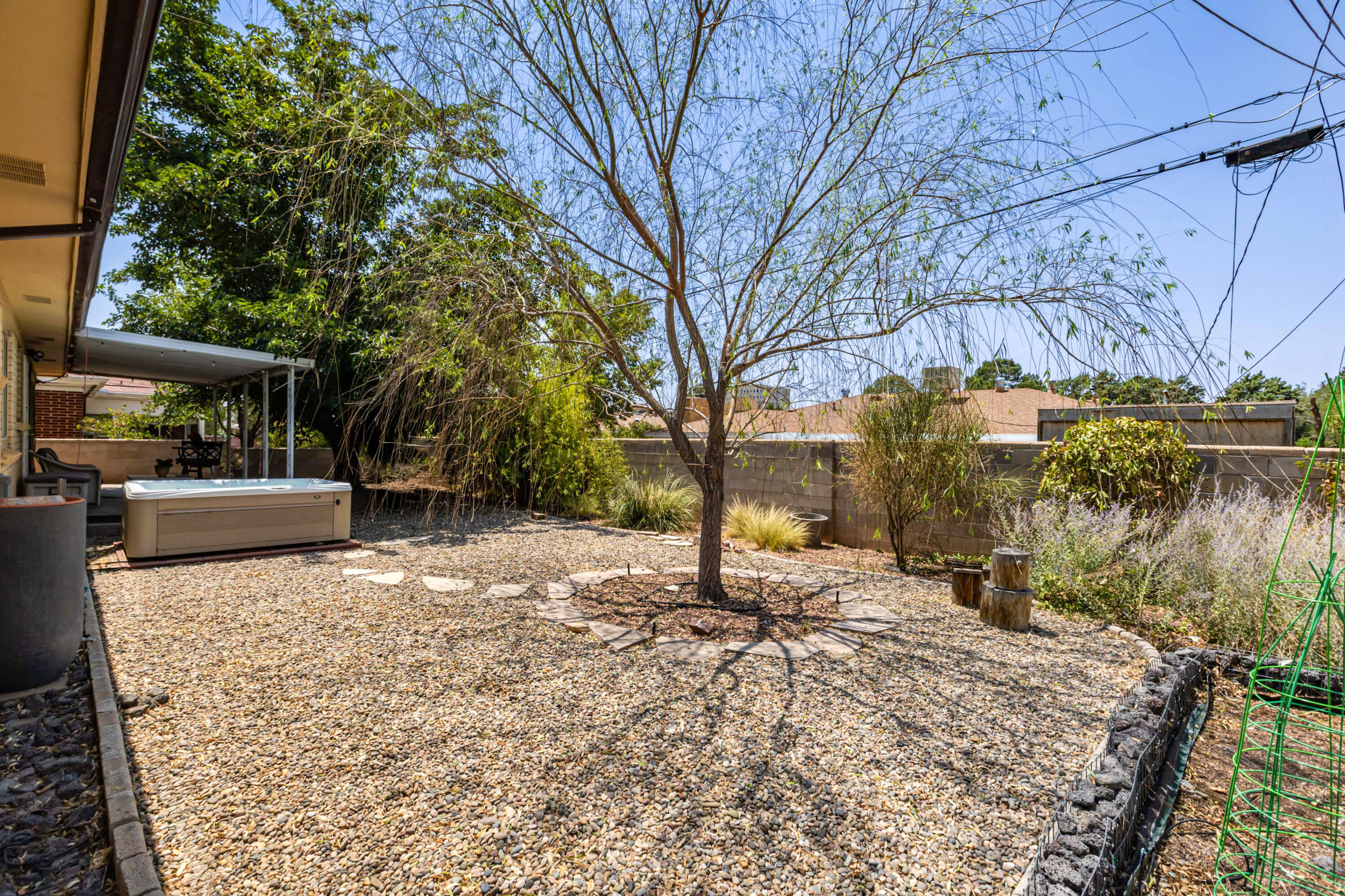 Photo 3 — 507 Alvarado Drive NE