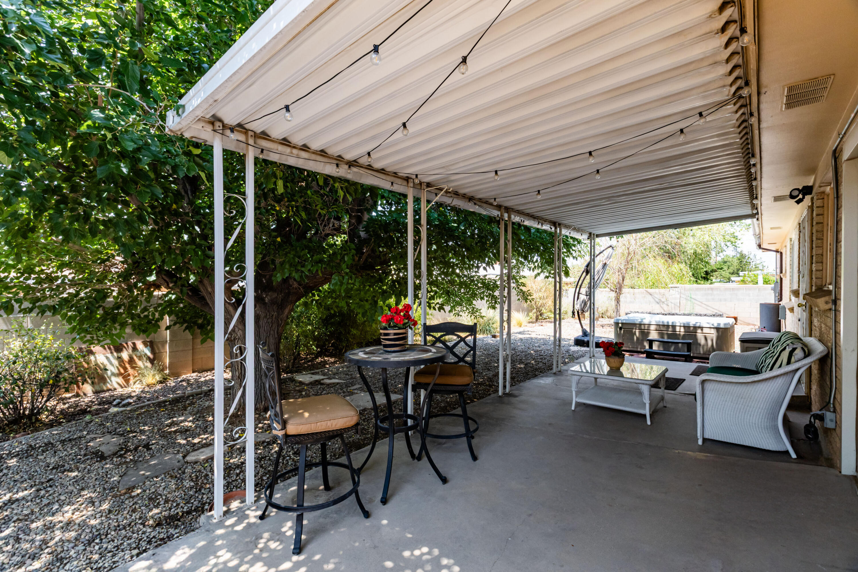 Photo 2 — 507 Alvarado Drive NE