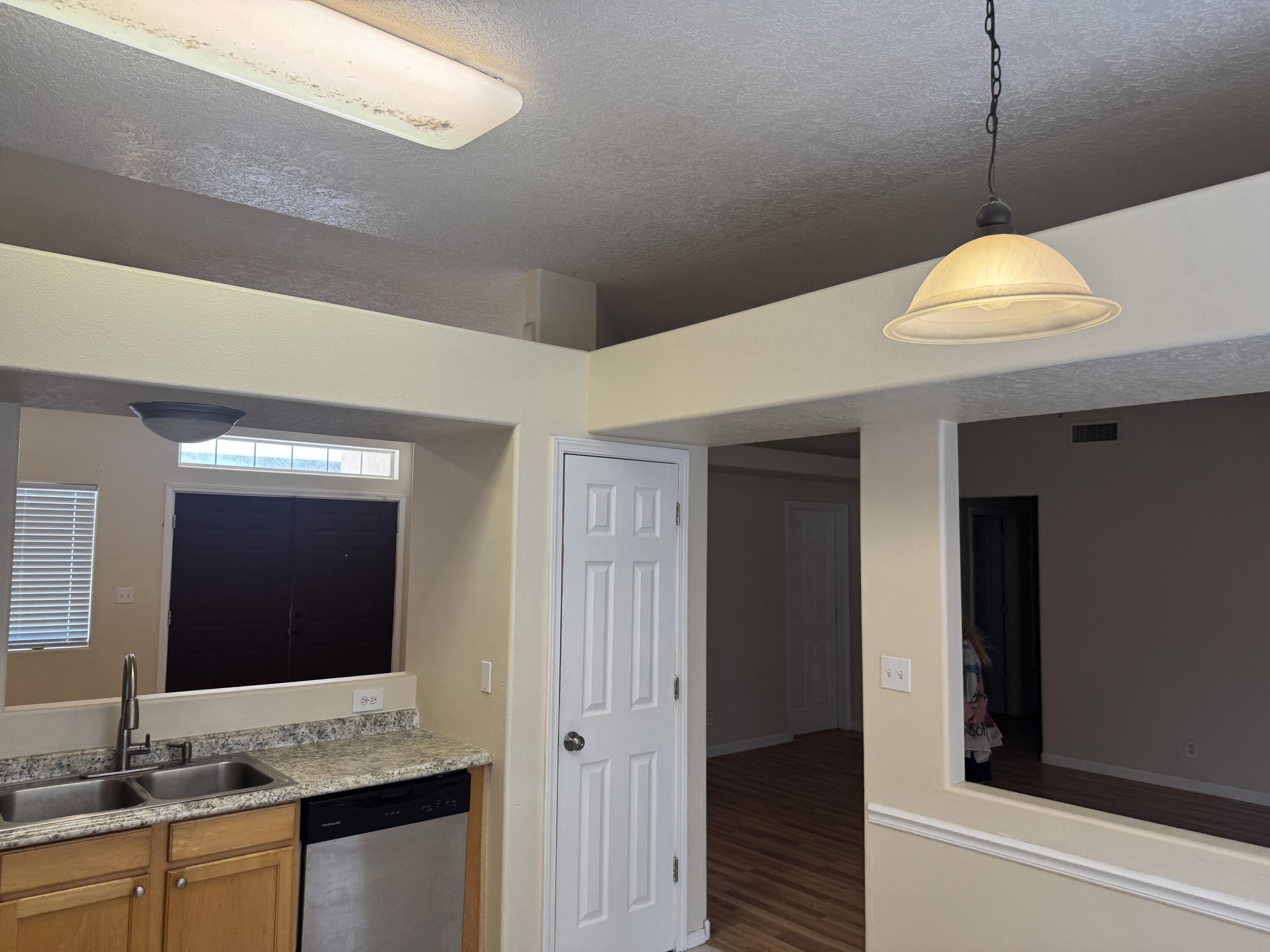 Photo 17 — 2150 Sonora Road NE