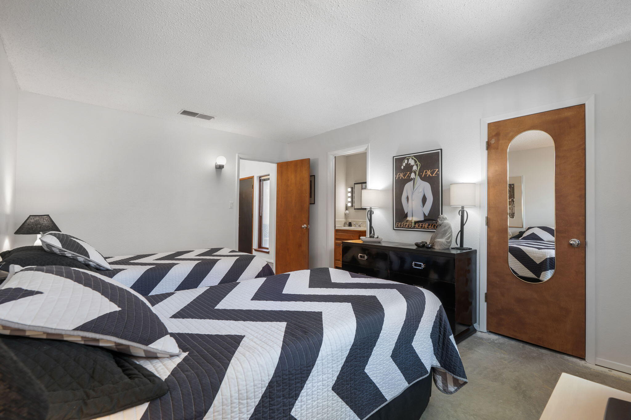 Photo 18 — 4900 Justin Drive NW