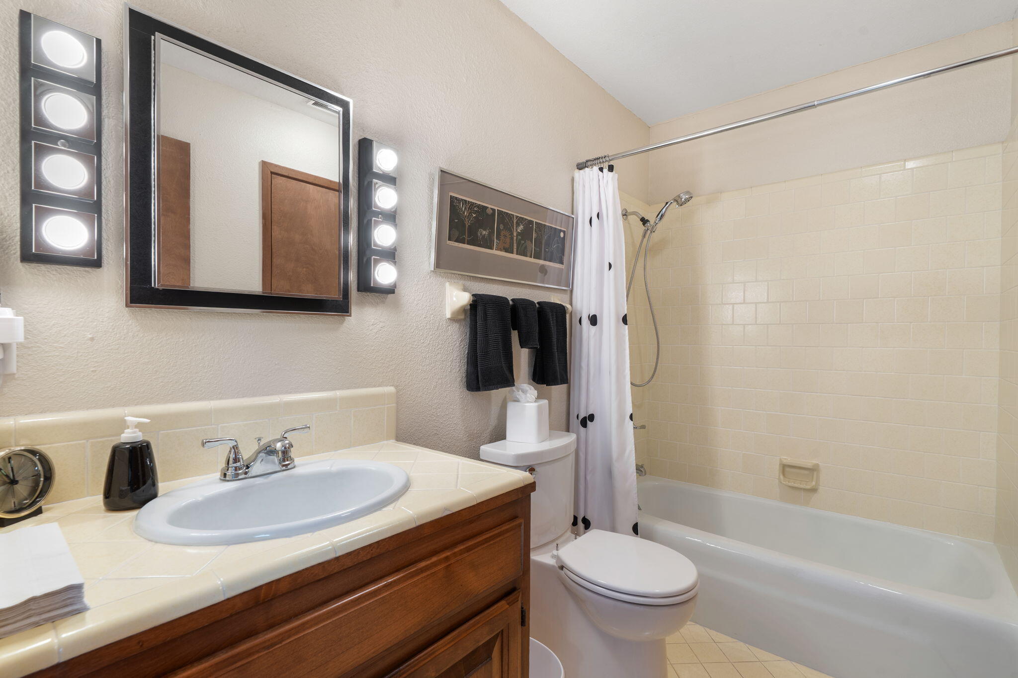 Photo 17 — 4900 Justin Drive NW