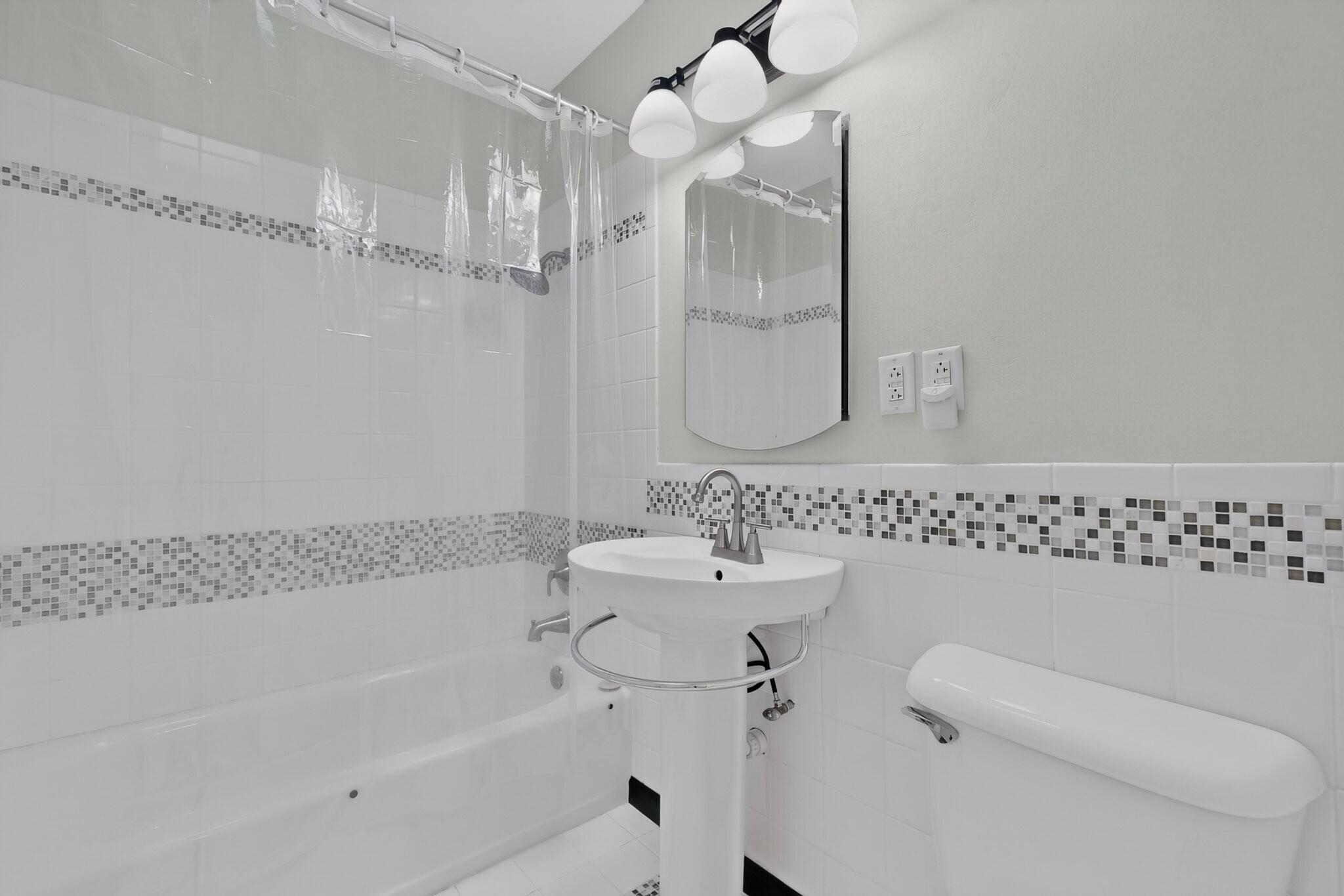Photo 4 — 2738 San Joaquin Avenue SE