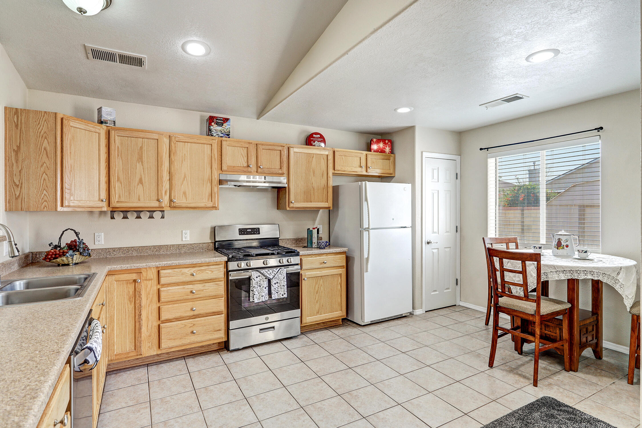 Photo 16 — 45 Rosa Avenue SW