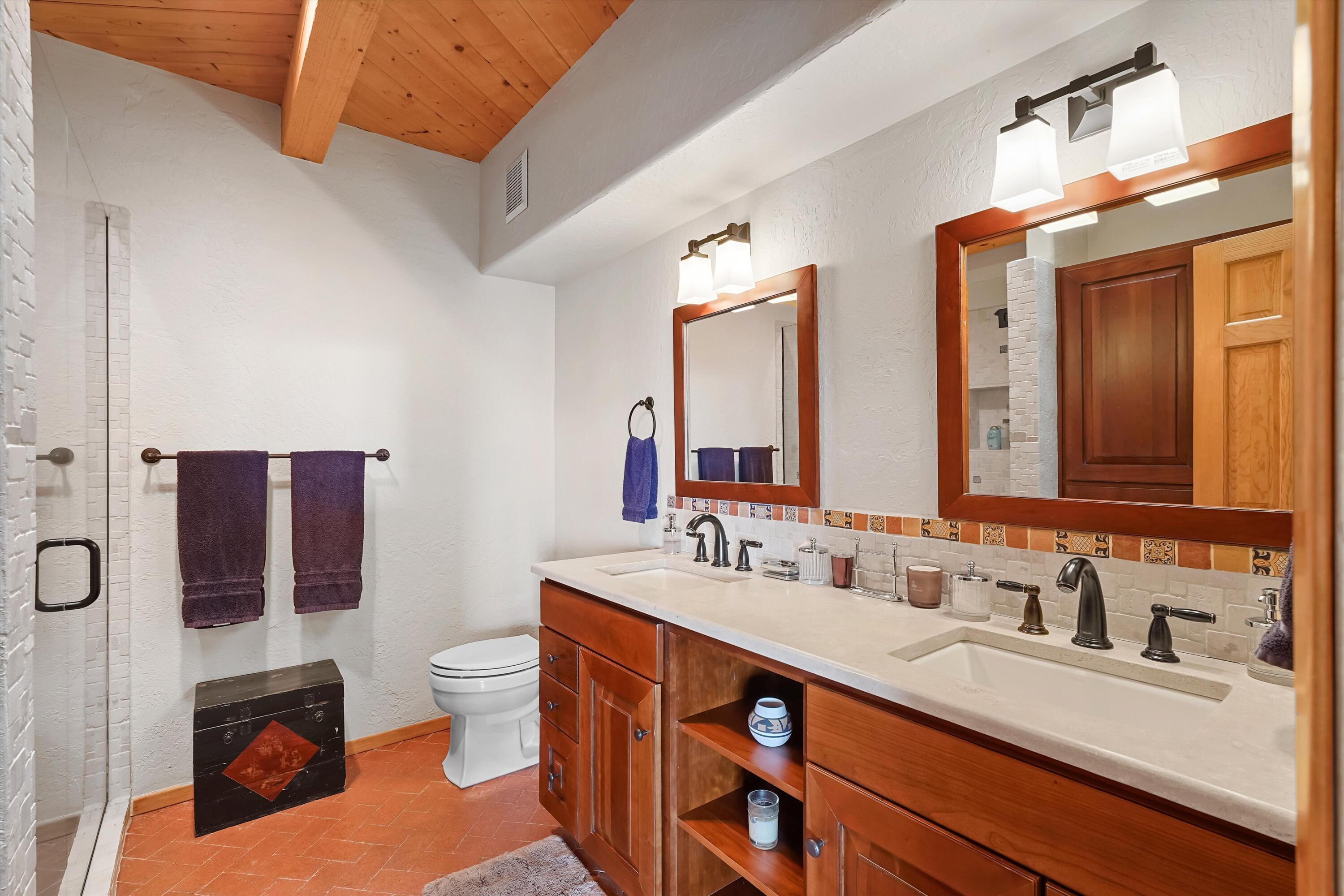 Photo 17 — 303 Spring Creek Place NE
