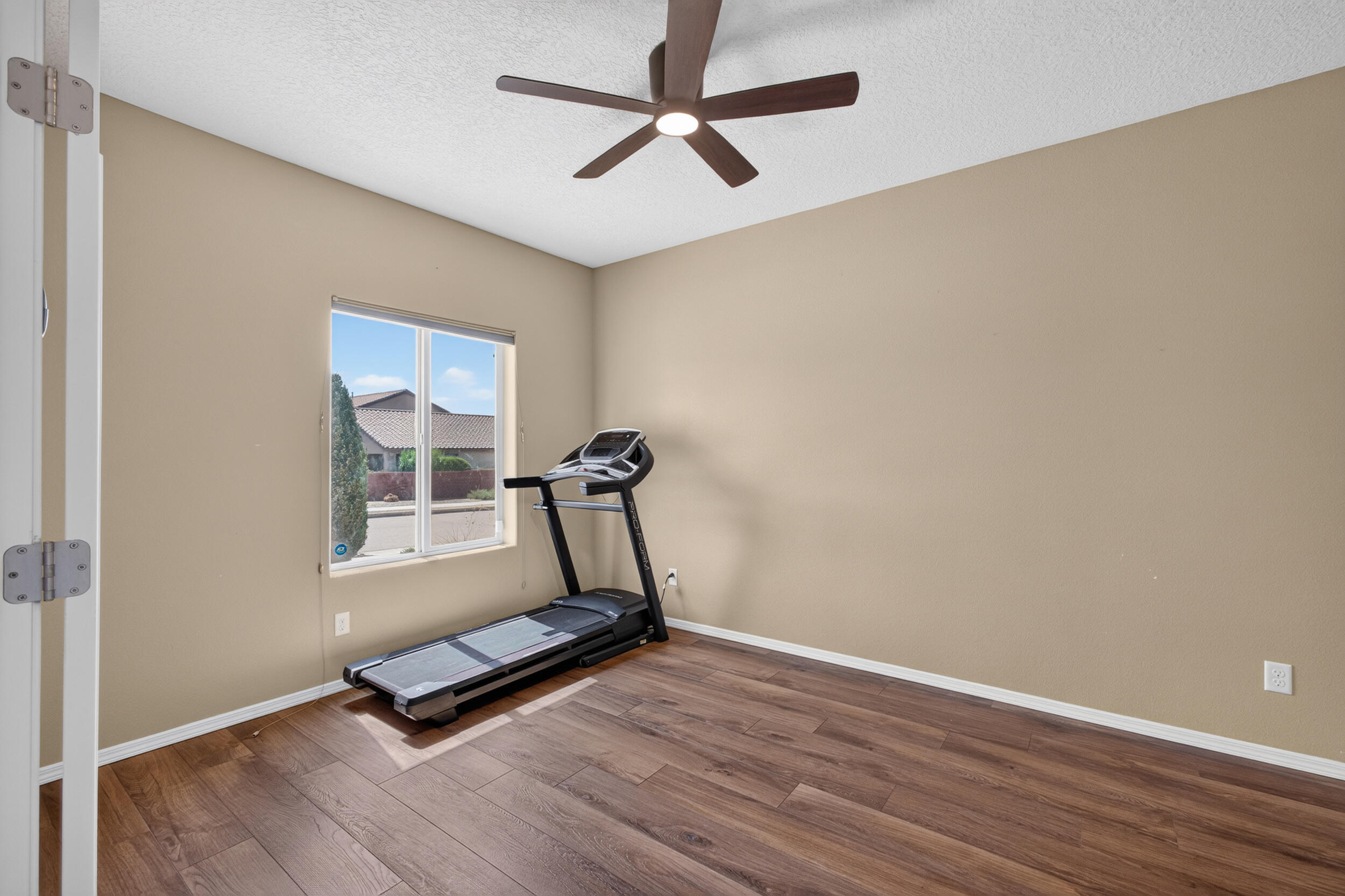 Photo 5 — 625 Palo Alto Drive NE