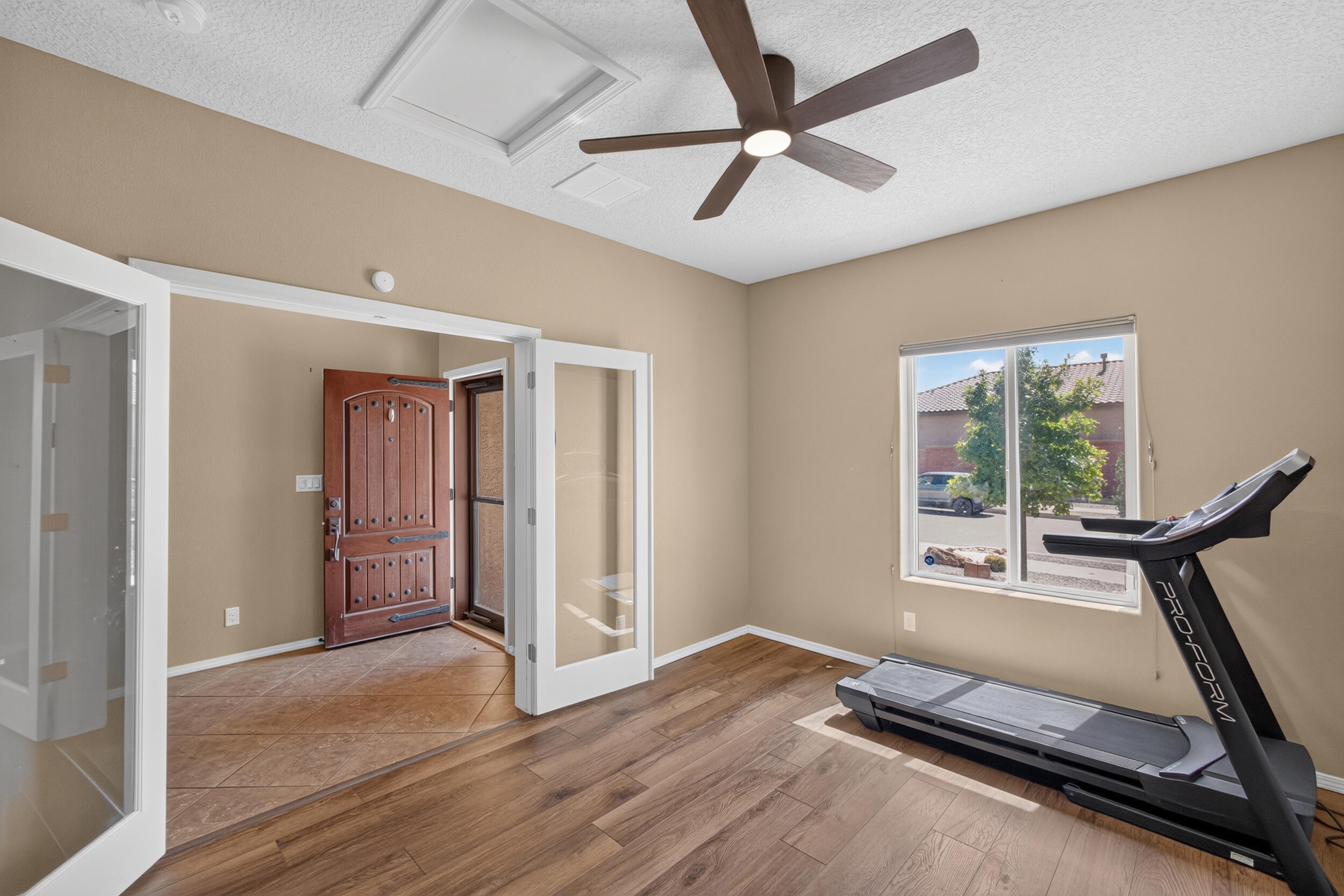 Photo 6 — 625 Palo Alto Drive NE