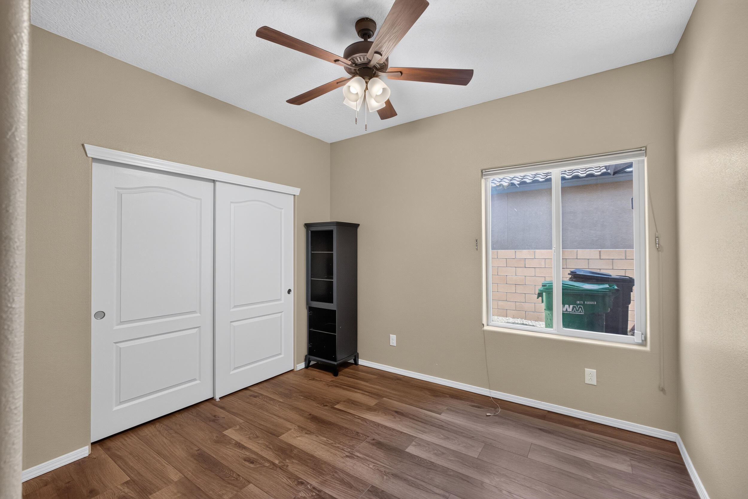 Photo 8 — 625 Palo Alto Drive NE