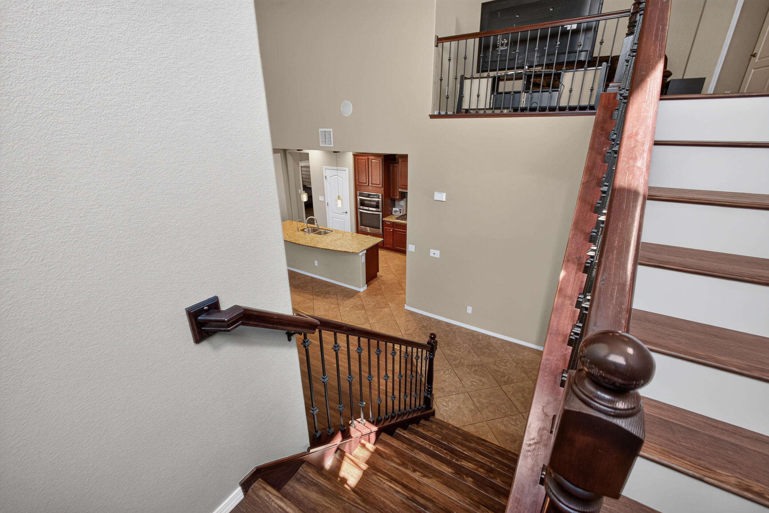 Photo 13 — 625 Palo Alto Drive NE
