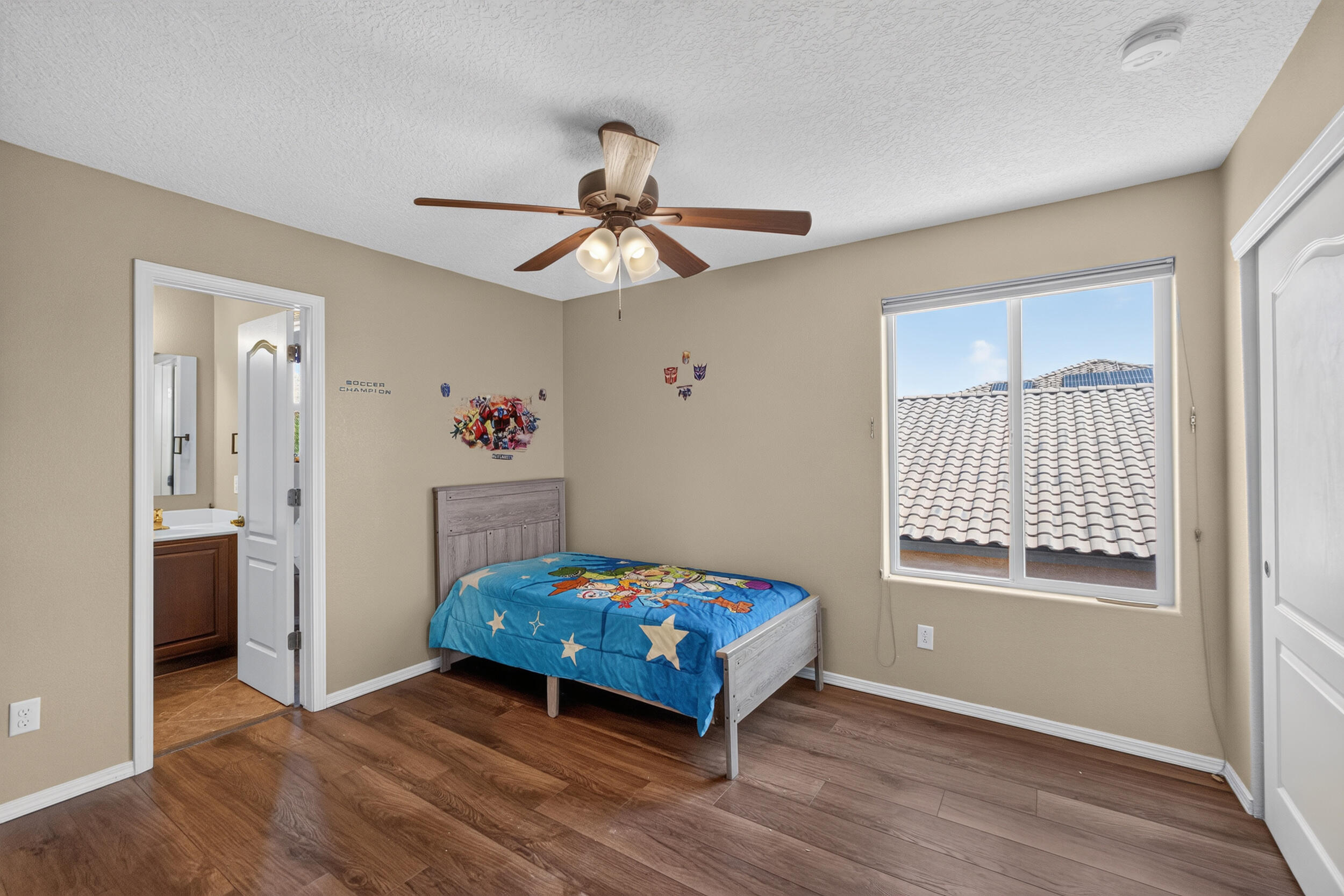 Photo 16 — 625 Palo Alto Drive NE