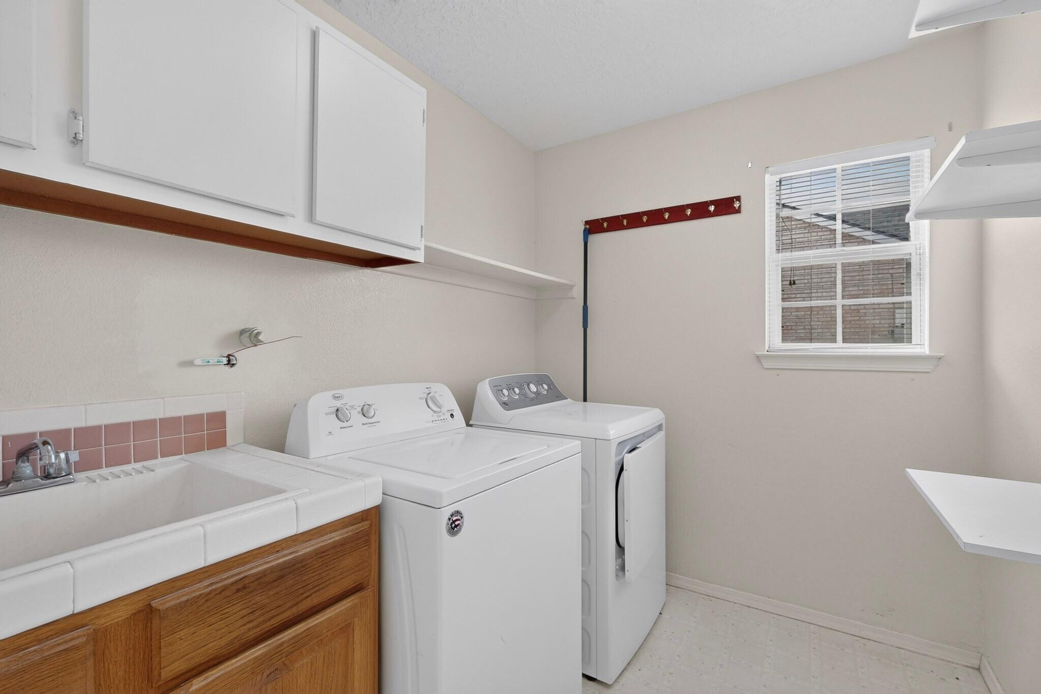 Photo 18 — 1401 Cerro Crestado Drive NW