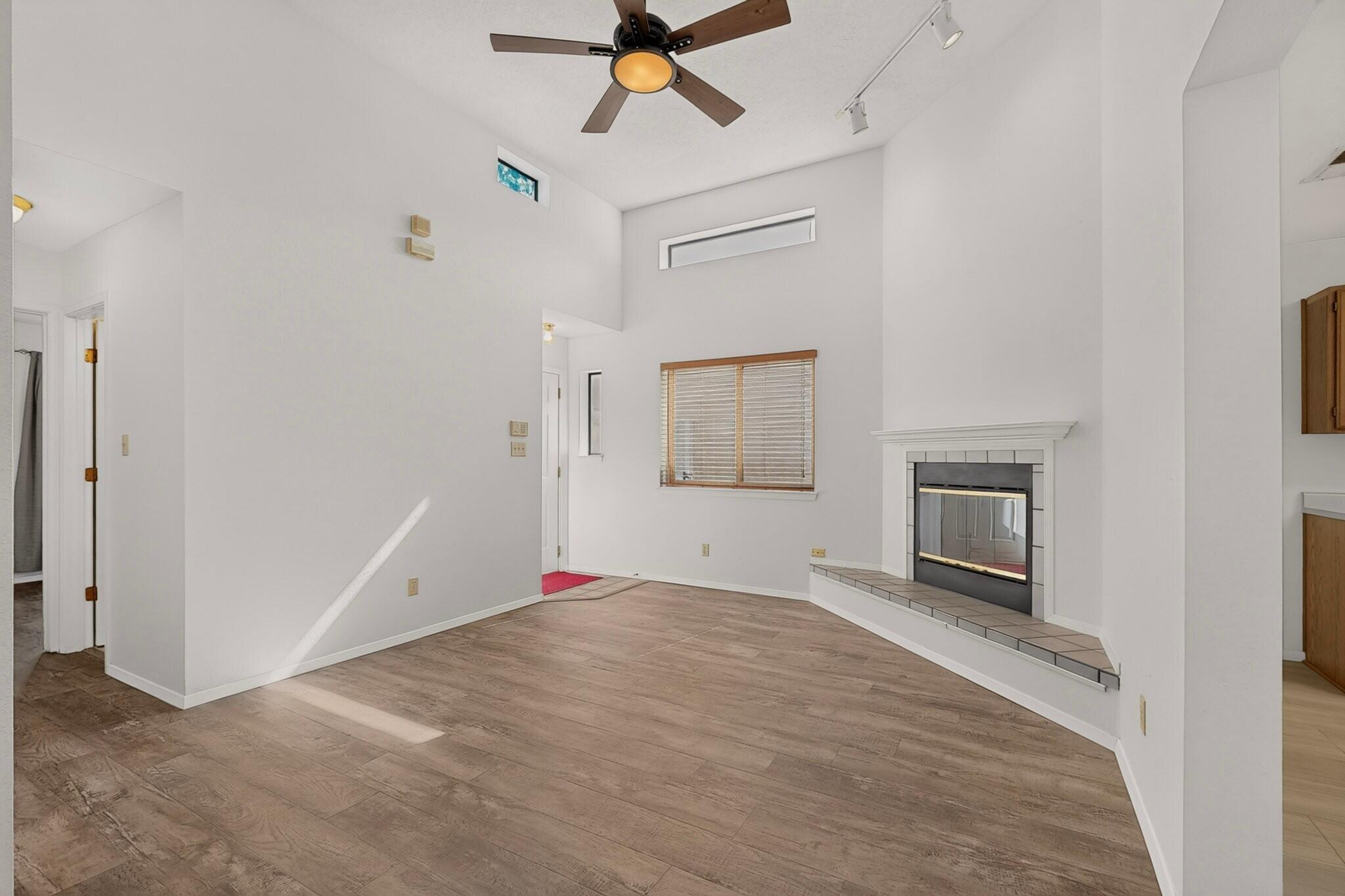 Photo 16 — 9108 Osuna Place NE