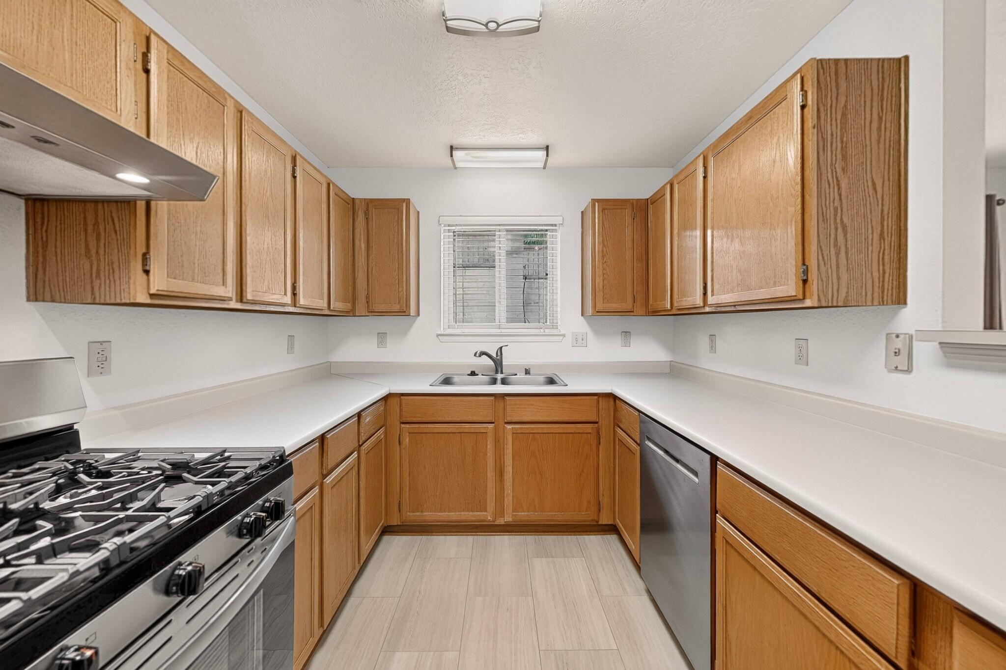 Photo 12 — 9108 Osuna Place NE