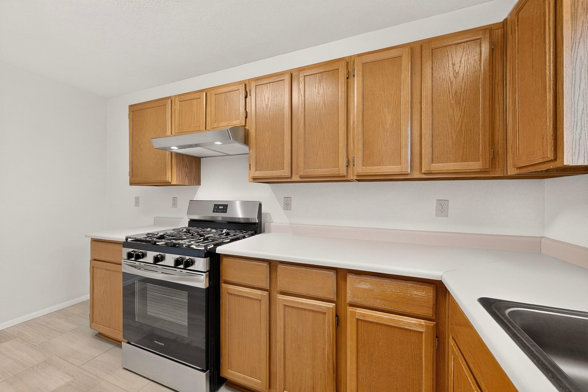 Photo 11 — 9108 Osuna Place NE